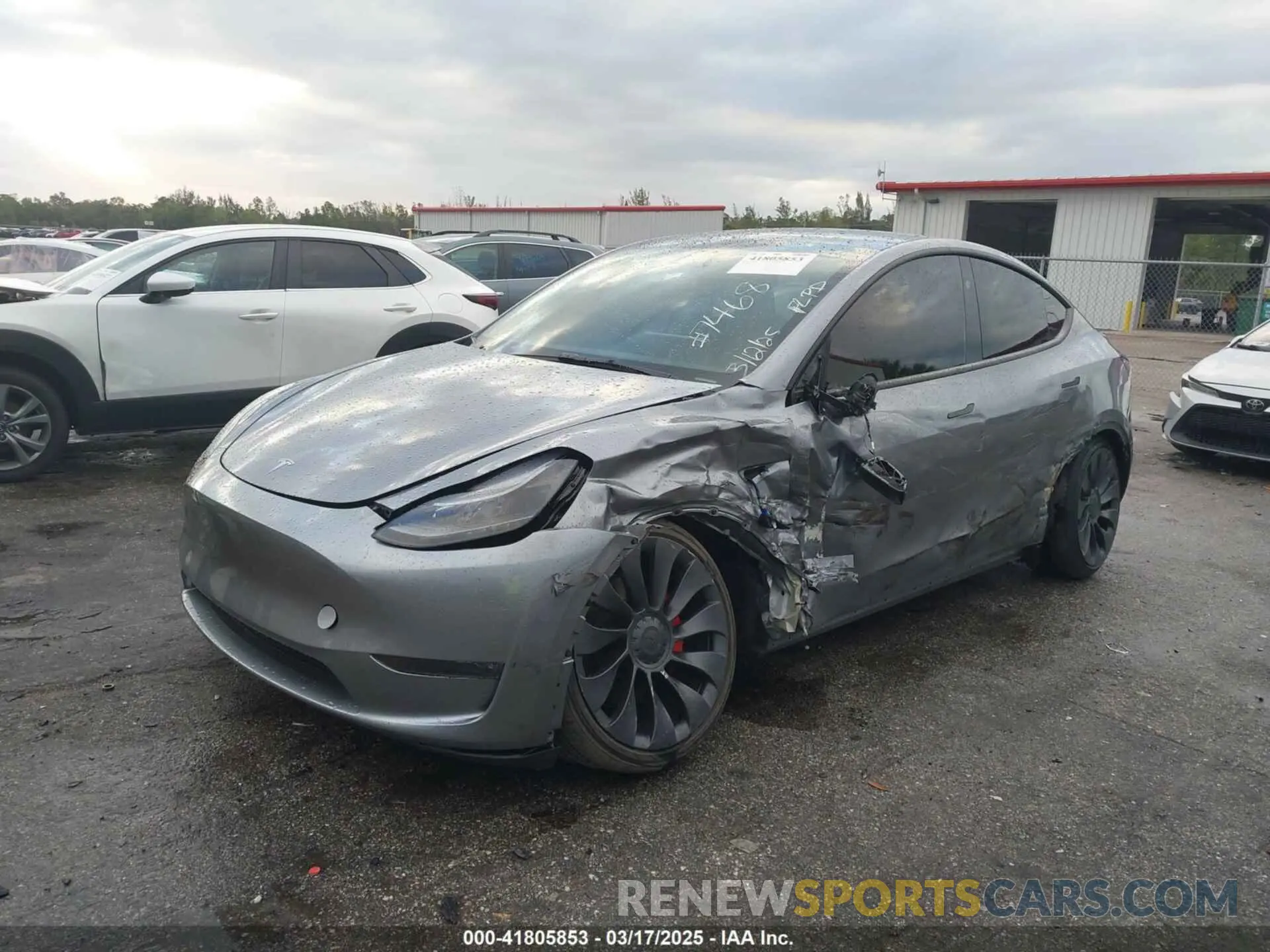 2 fotografías del automóvil dañado 7SAYGDEF3RA307468 TESLA MODEL Y 2024