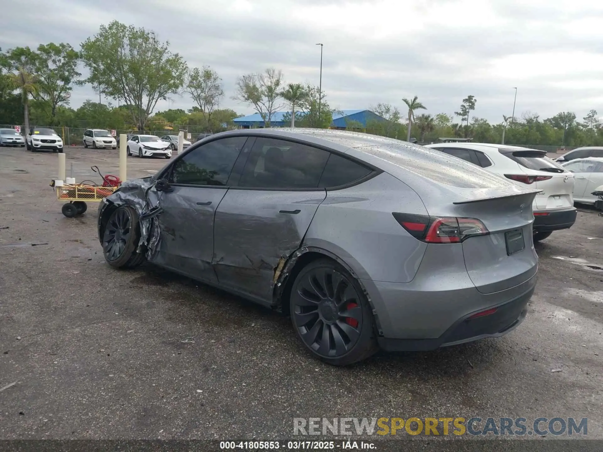 3 fotografías del automóvil dañado 7SAYGDEF3RA307468 TESLA MODEL Y 2024