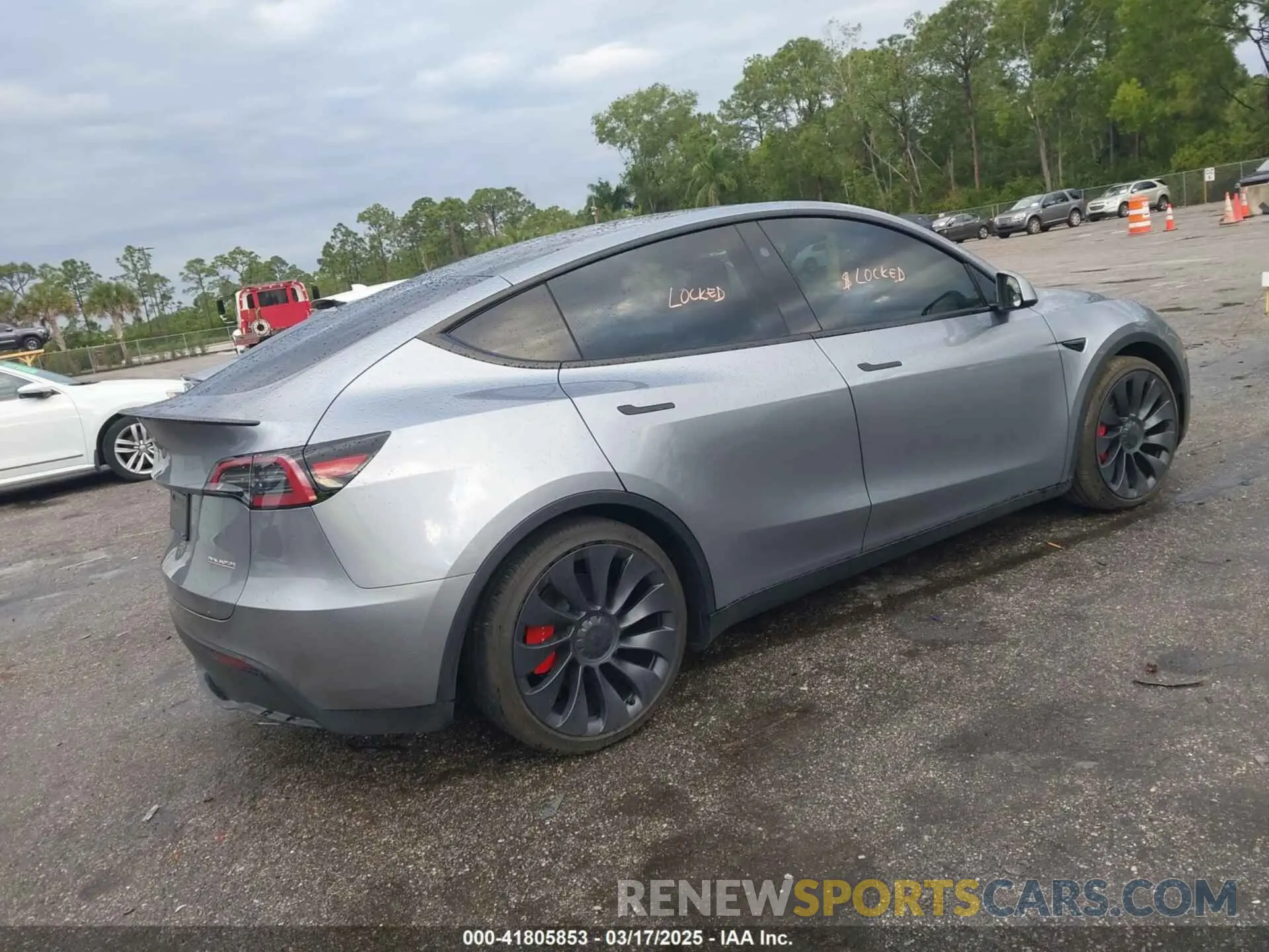 4 fotografías del automóvil dañado 7SAYGDEF3RA307468 TESLA MODEL Y 2024