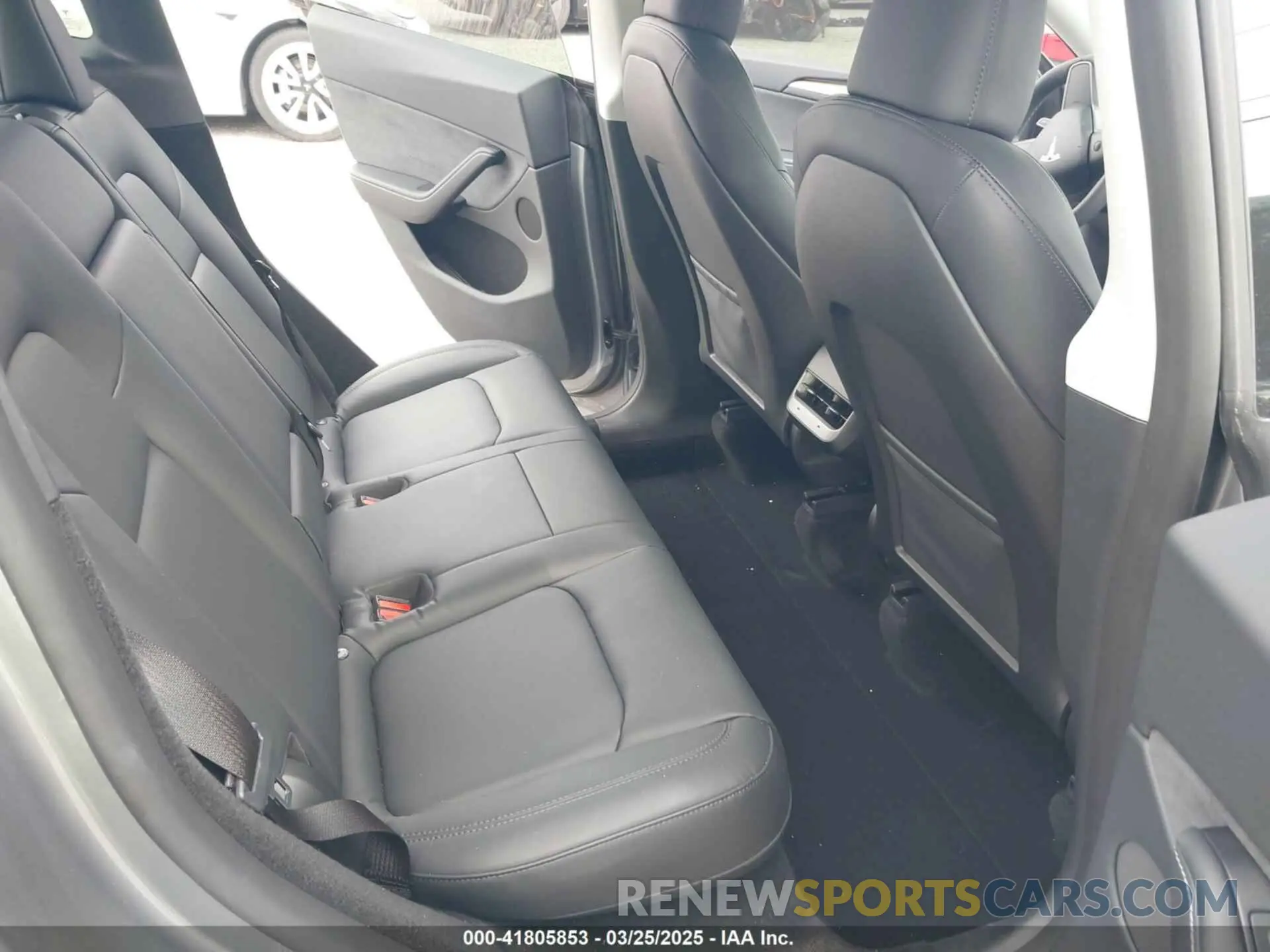 8 fotografías del automóvil dañado 7SAYGDEF3RA307468 TESLA MODEL Y 2024
