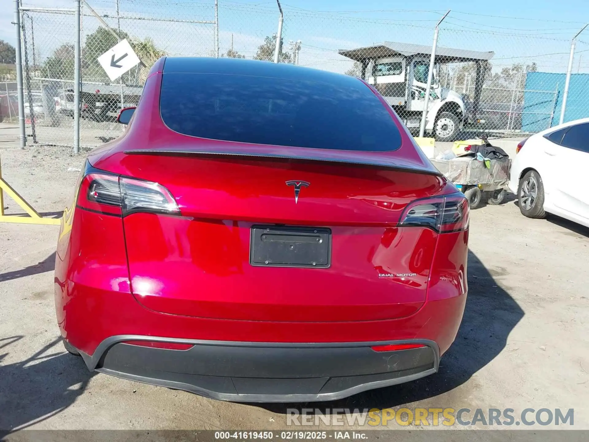 17 fotografías del automóvil dañado 7SAYGDEF3RF032980 TESLA MODEL Y 2024