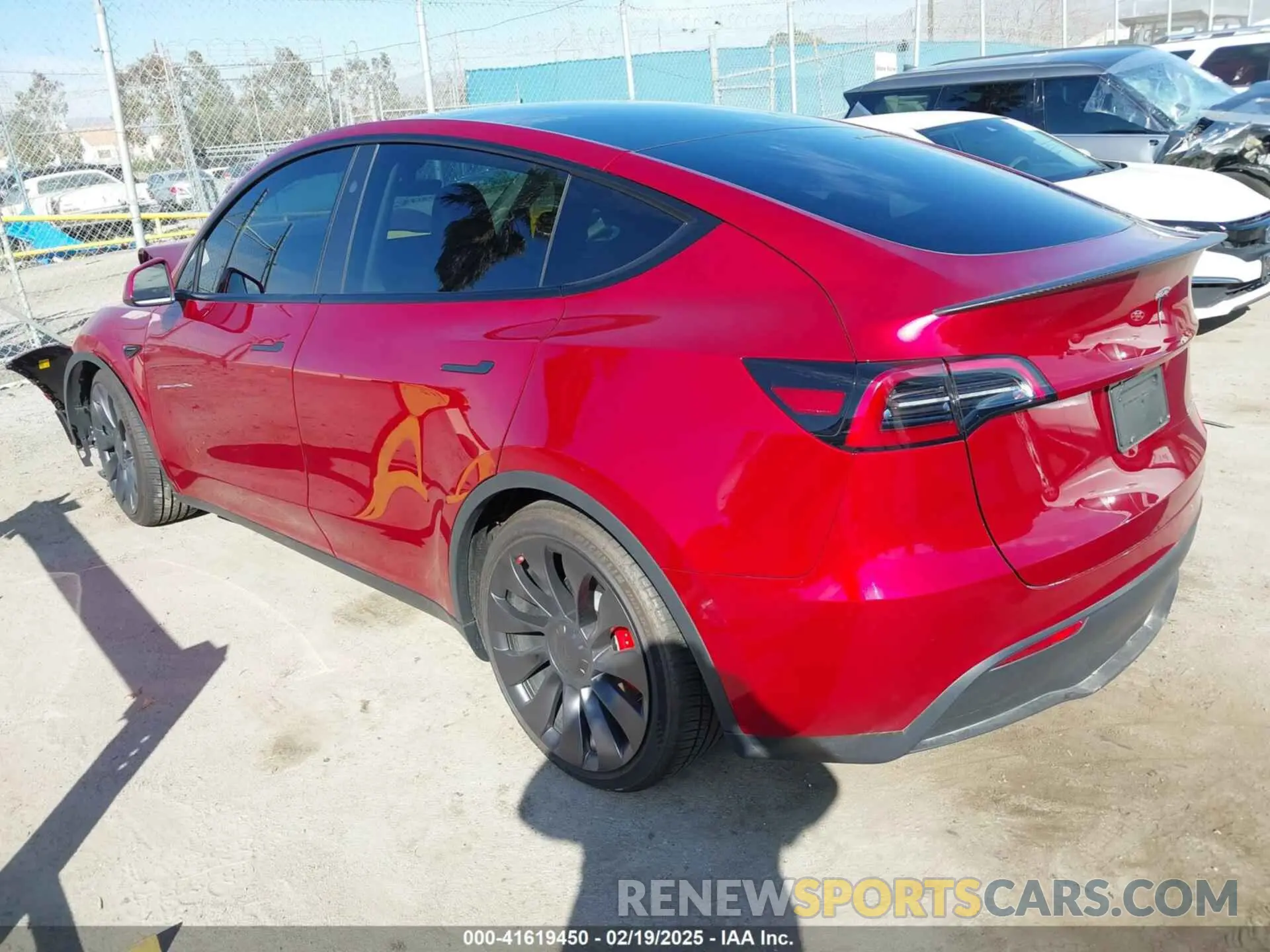 3 fotografías del automóvil dañado 7SAYGDEF3RF032980 TESLA MODEL Y 2024