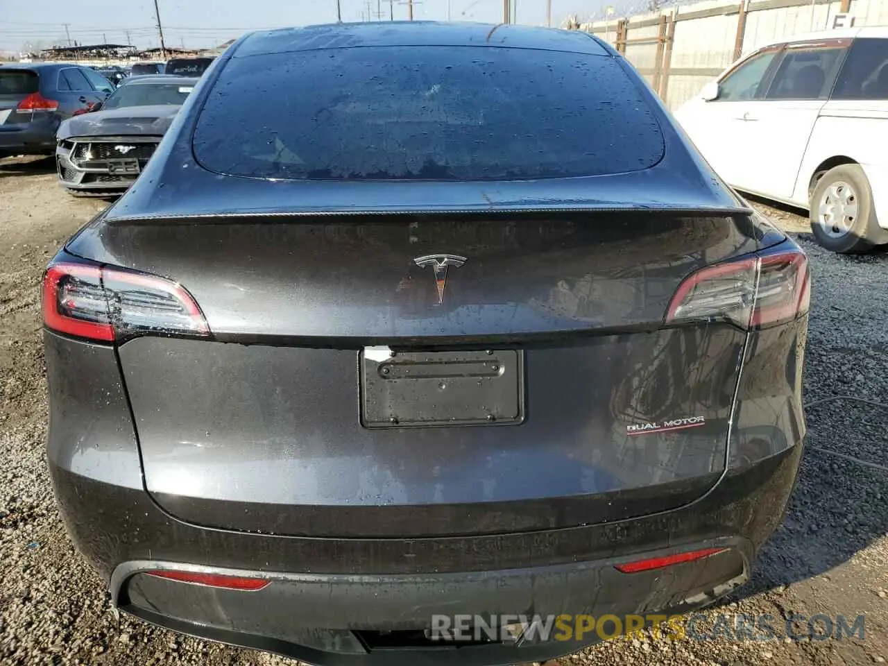 6 fotografías del automóvil dañado 7SAYGDEF3RF049892 TESLA MODEL Y 2024
