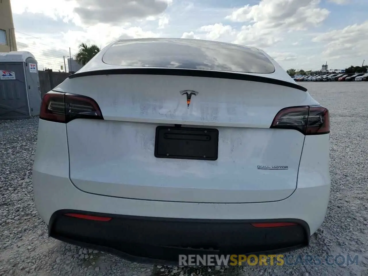 6 fotografías del automóvil dañado 7SAYGDEF3RF050704 TESLA MODEL Y 2024