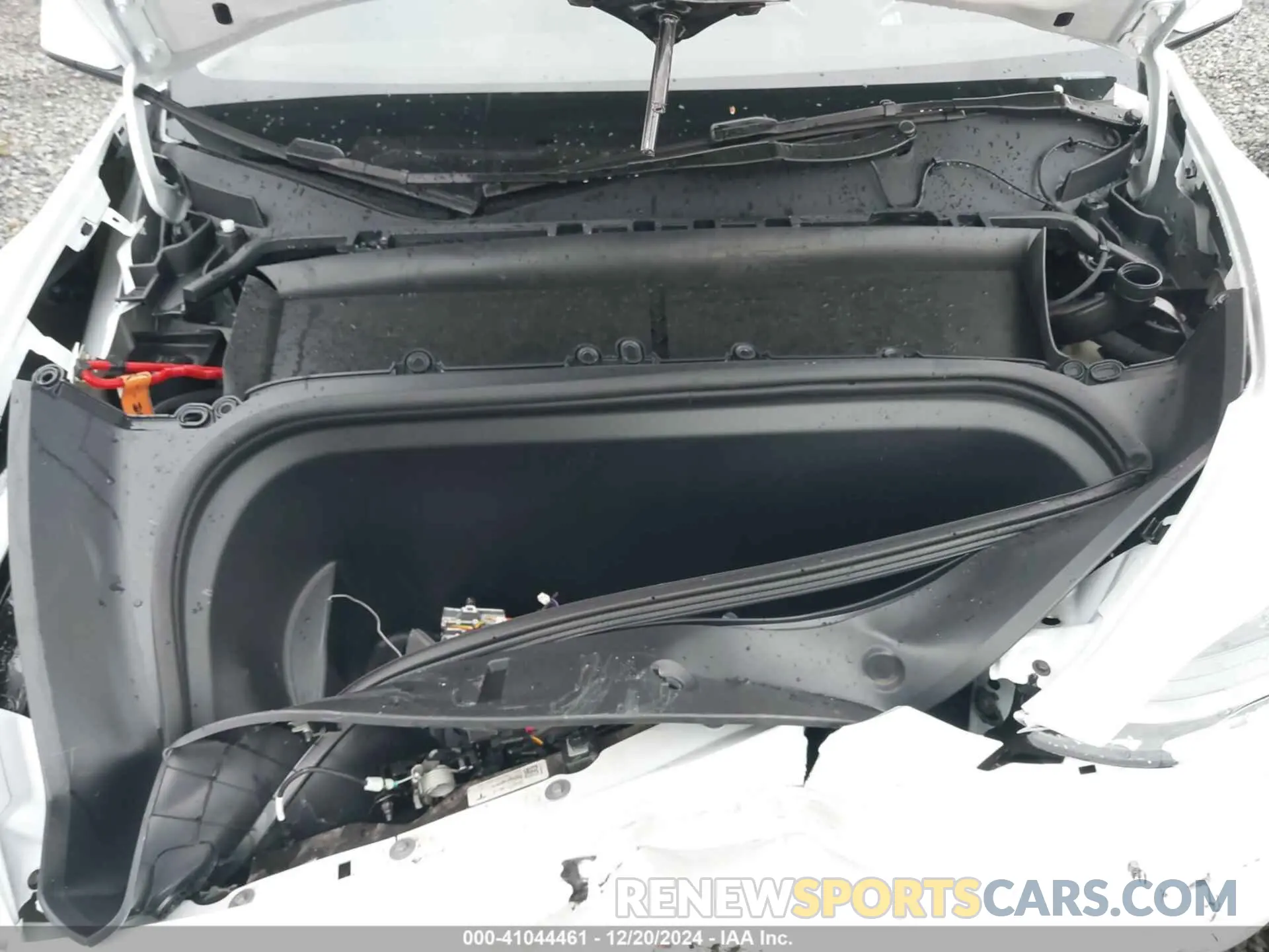 10 fotografías del automóvil dañado 7SAYGDEF3RF195077 TESLA MODEL Y 2024