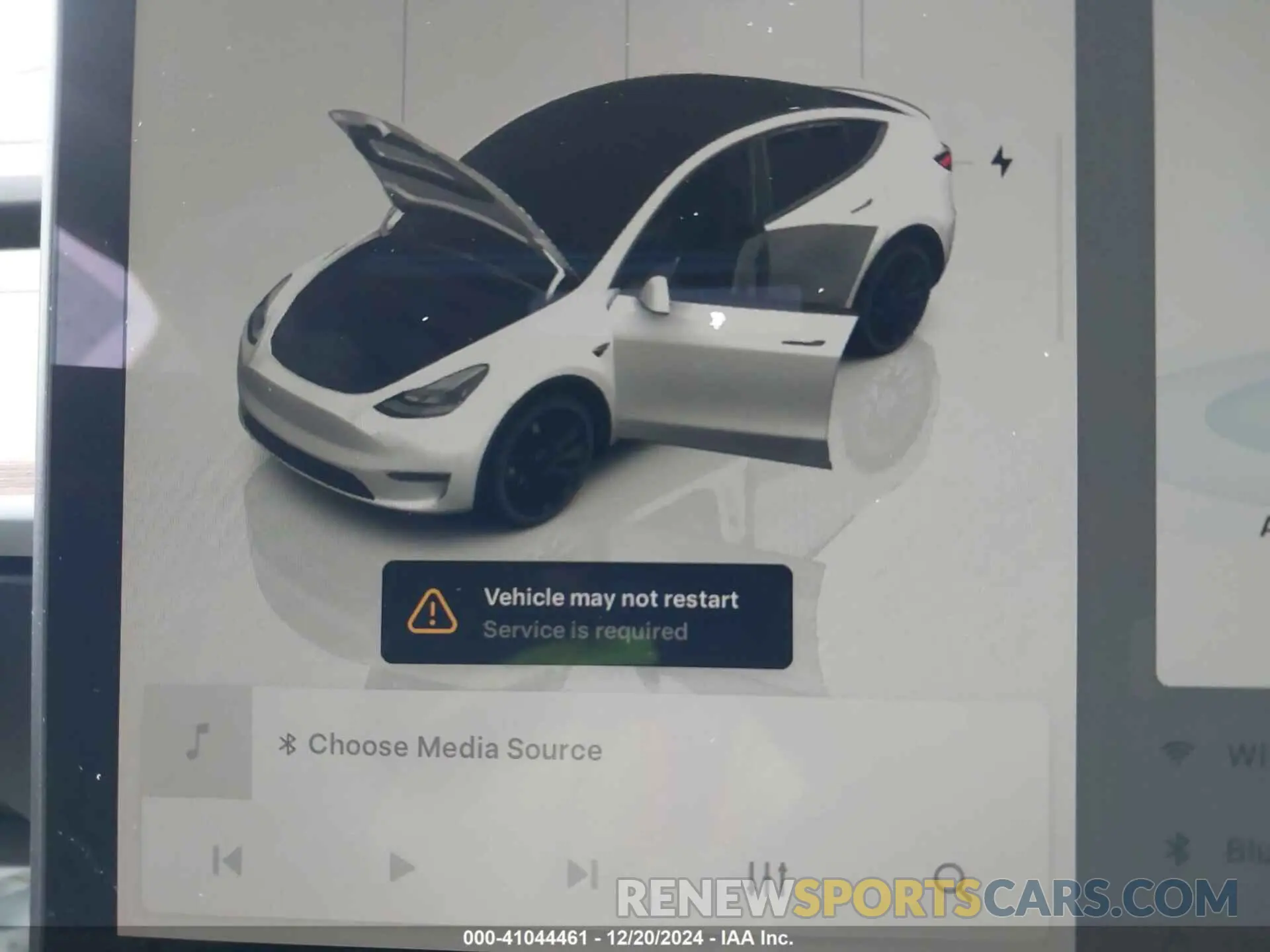 19 fotografías del automóvil dañado 7SAYGDEF3RF195077 TESLA MODEL Y 2024