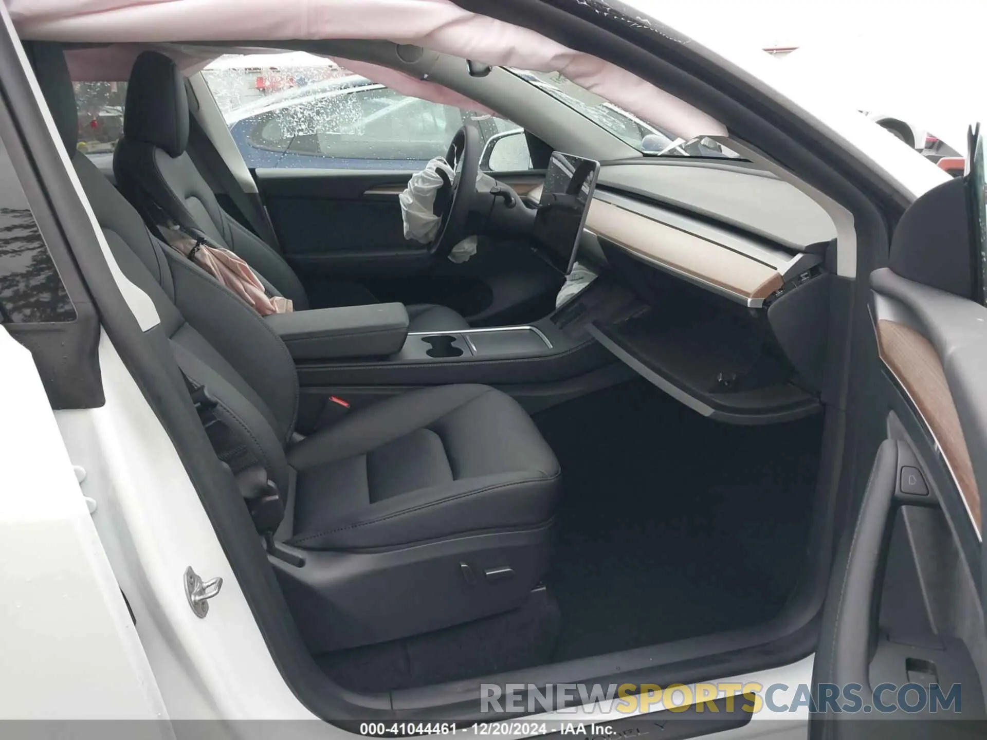 5 fotografías del automóvil dañado 7SAYGDEF3RF195077 TESLA MODEL Y 2024