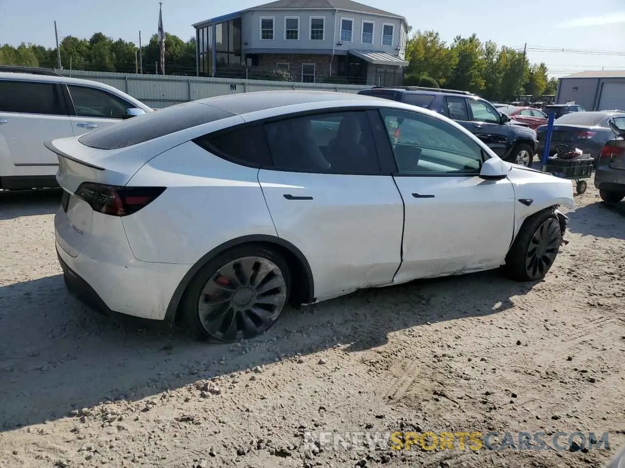 3 fotografías del automóvil dañado 7SAYGDEF4RA266087 TESLA MODEL Y 2024