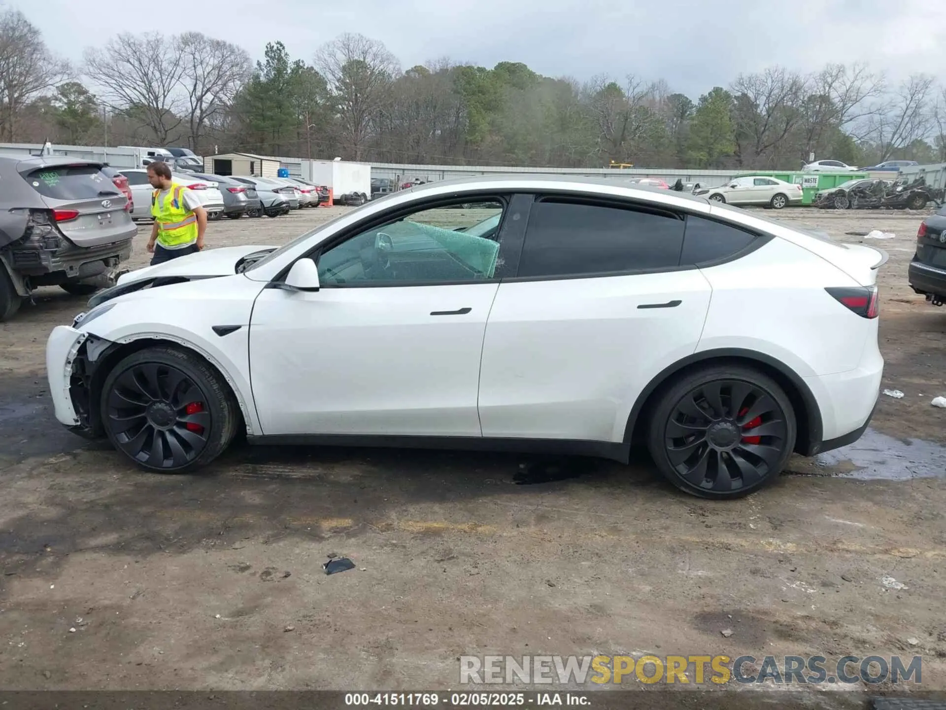 13 fotografías del automóvil dañado 7SAYGDEF4RA278532 TESLA MODEL Y 2024