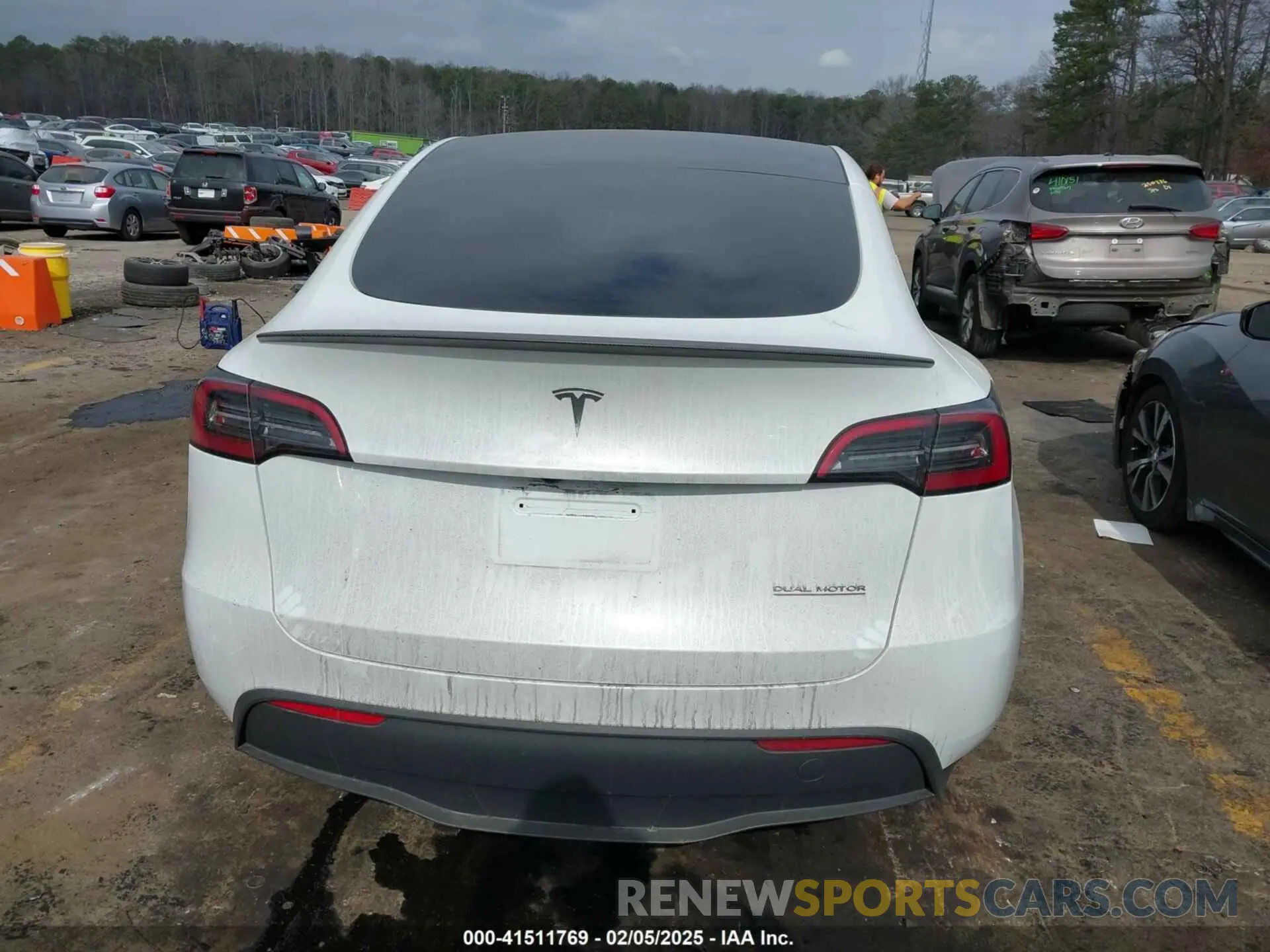15 fotografías del automóvil dañado 7SAYGDEF4RA278532 TESLA MODEL Y 2024