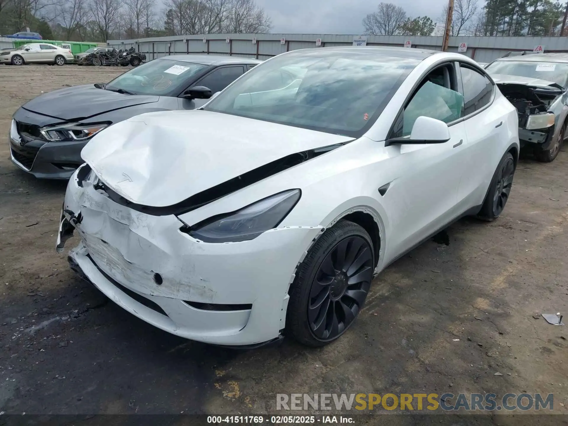 2 fotografías del automóvil dañado 7SAYGDEF4RA278532 TESLA MODEL Y 2024