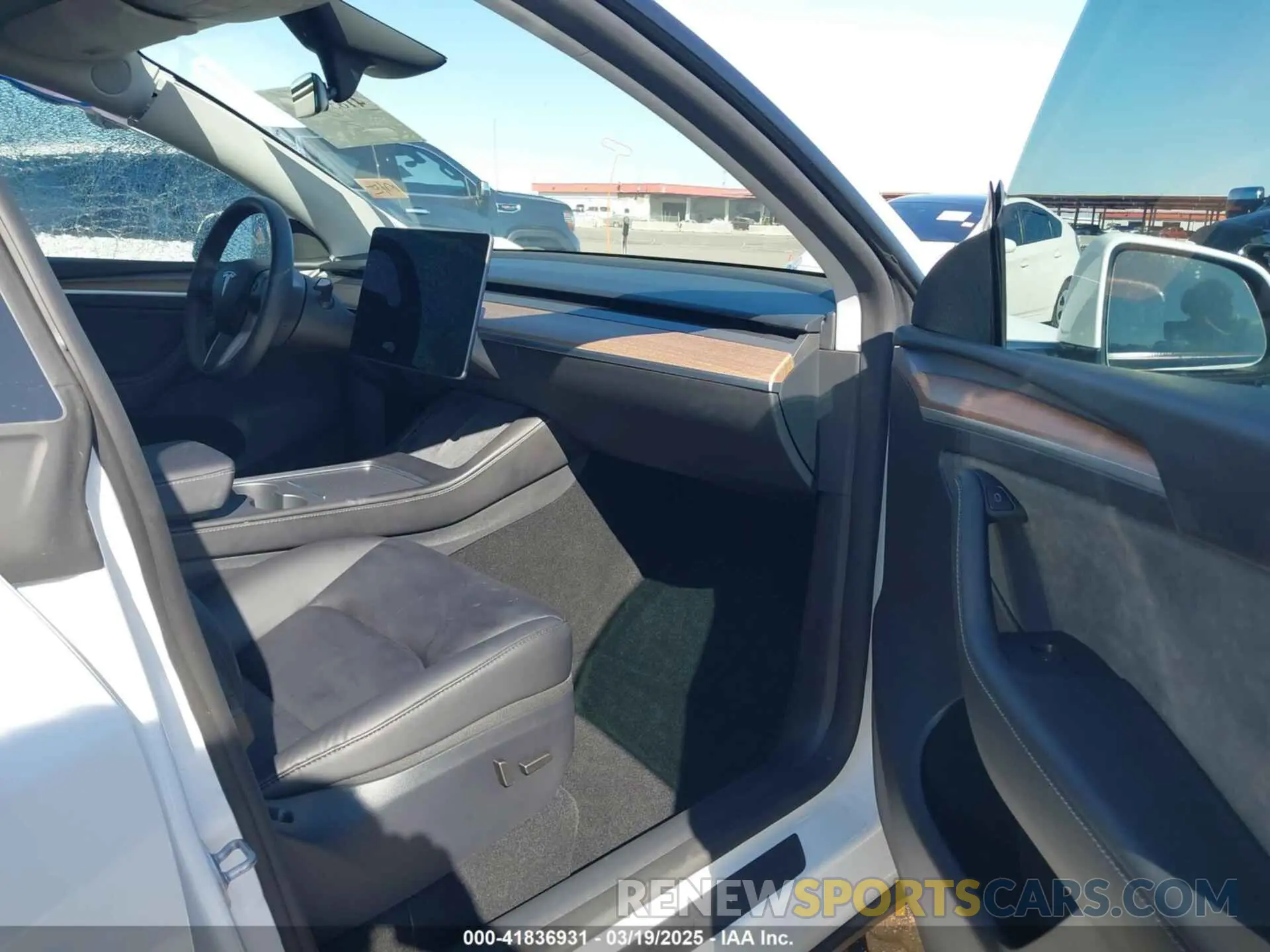 5 fotografías del automóvil dañado 7SAYGDEF4RF053711 TESLA MODEL Y 2024