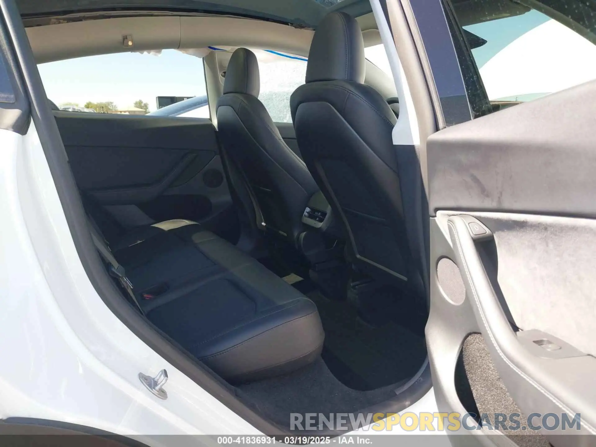 8 fotografías del automóvil dañado 7SAYGDEF4RF053711 TESLA MODEL Y 2024