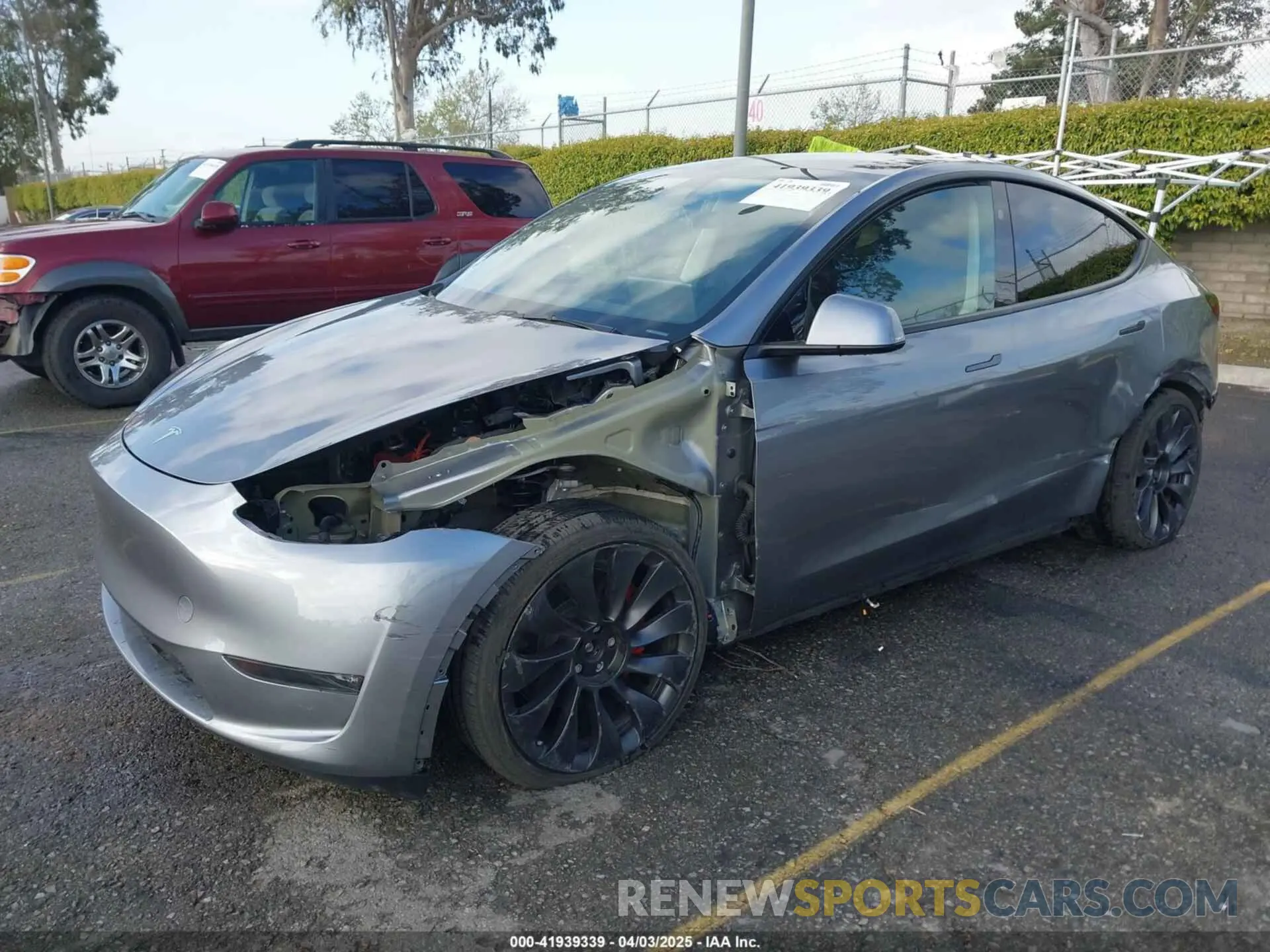 2 fotografías del automóvil dañado 7SAYGDEF5RA322392 TESLA MODEL Y 2024