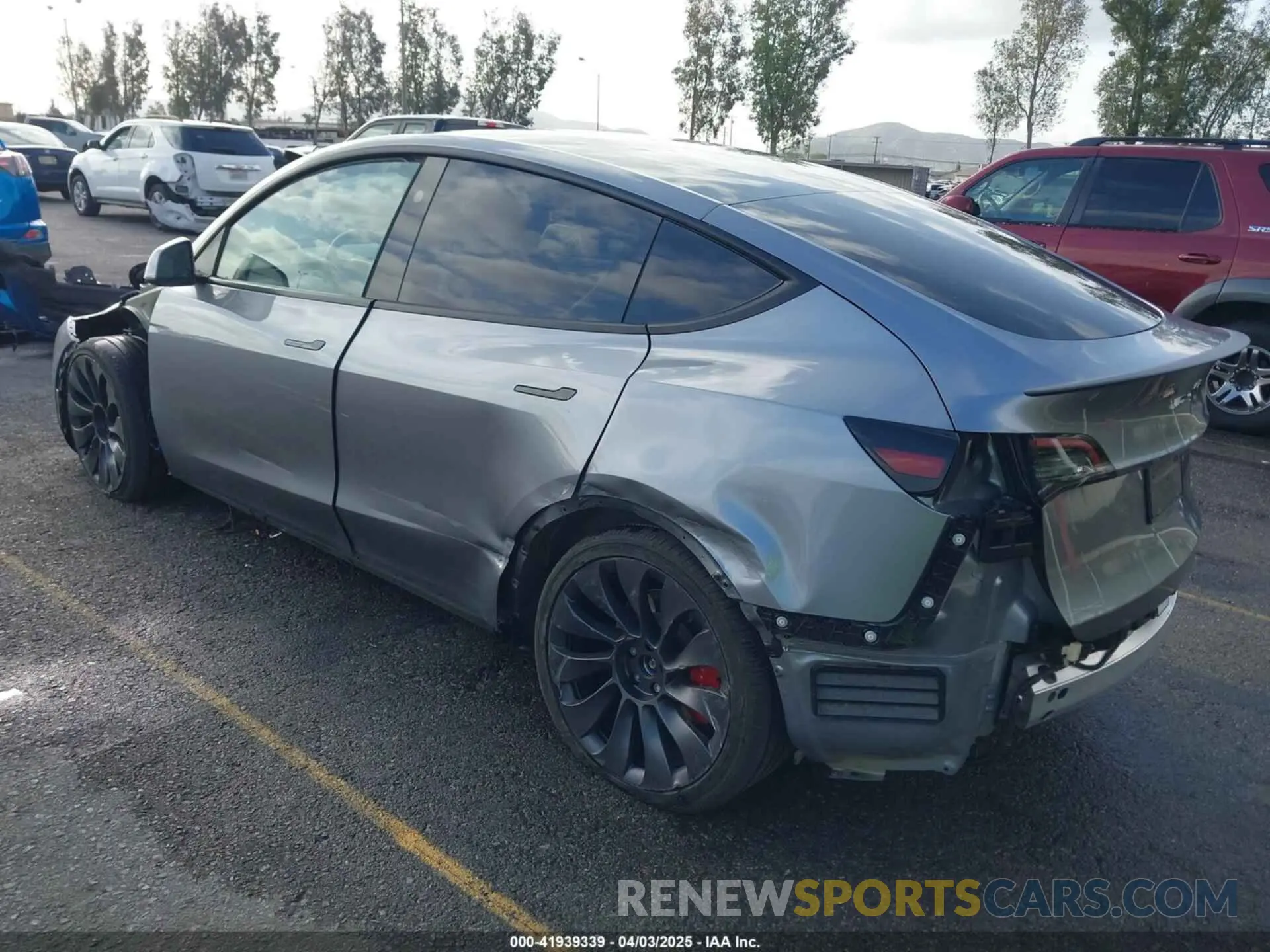 3 fotografías del automóvil dañado 7SAYGDEF5RA322392 TESLA MODEL Y 2024