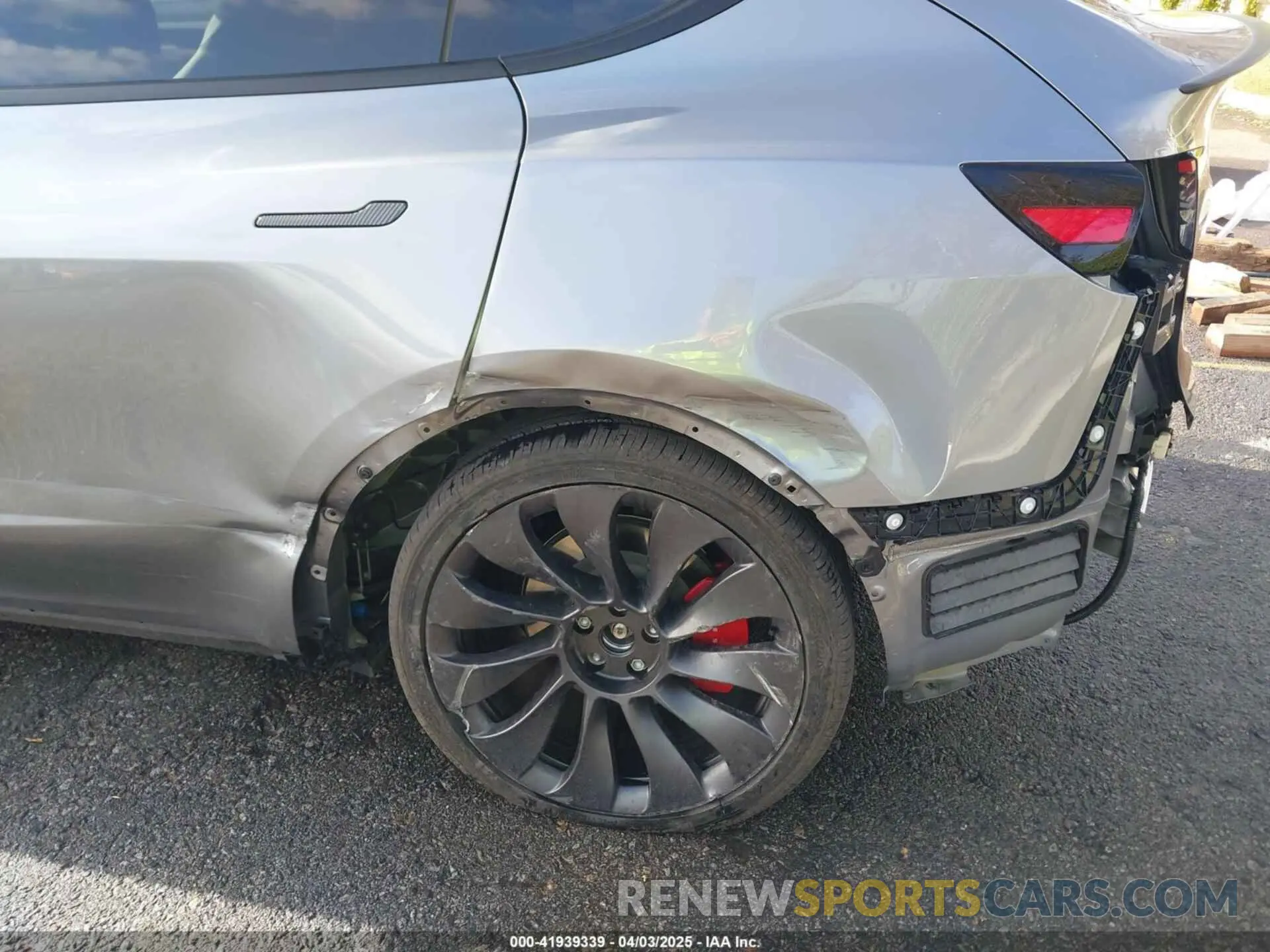 6 fotografías del automóvil dañado 7SAYGDEF5RA322392 TESLA MODEL Y 2024