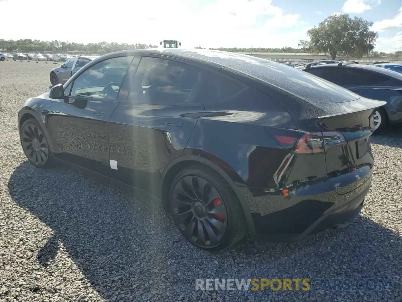 2 fotografías del automóvil dañado 7SAYGDEF5RF040367 TESLA MODEL Y 2024