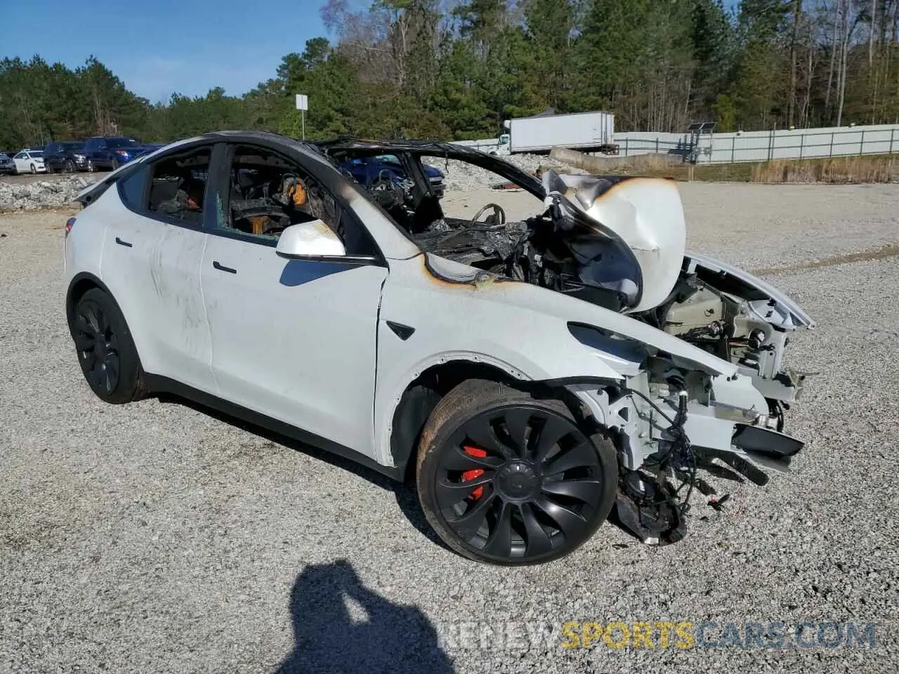 4 fotografías del automóvil dañado 7SAYGDEF5RF183755 TESLA MODEL Y 2024