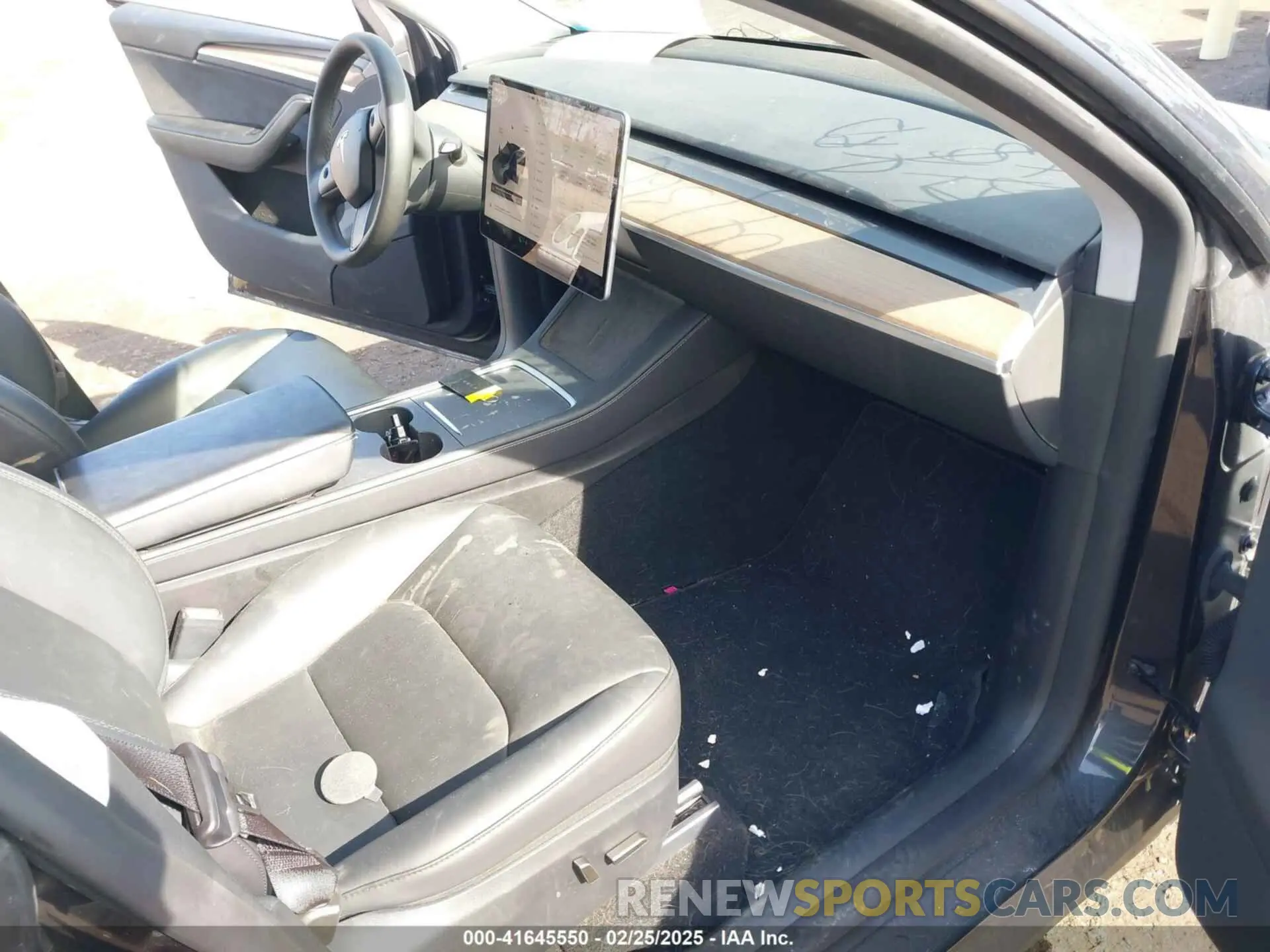 5 fotografías del automóvil dañado 7SAYGDEF6RA266687 TESLA MODEL Y 2024