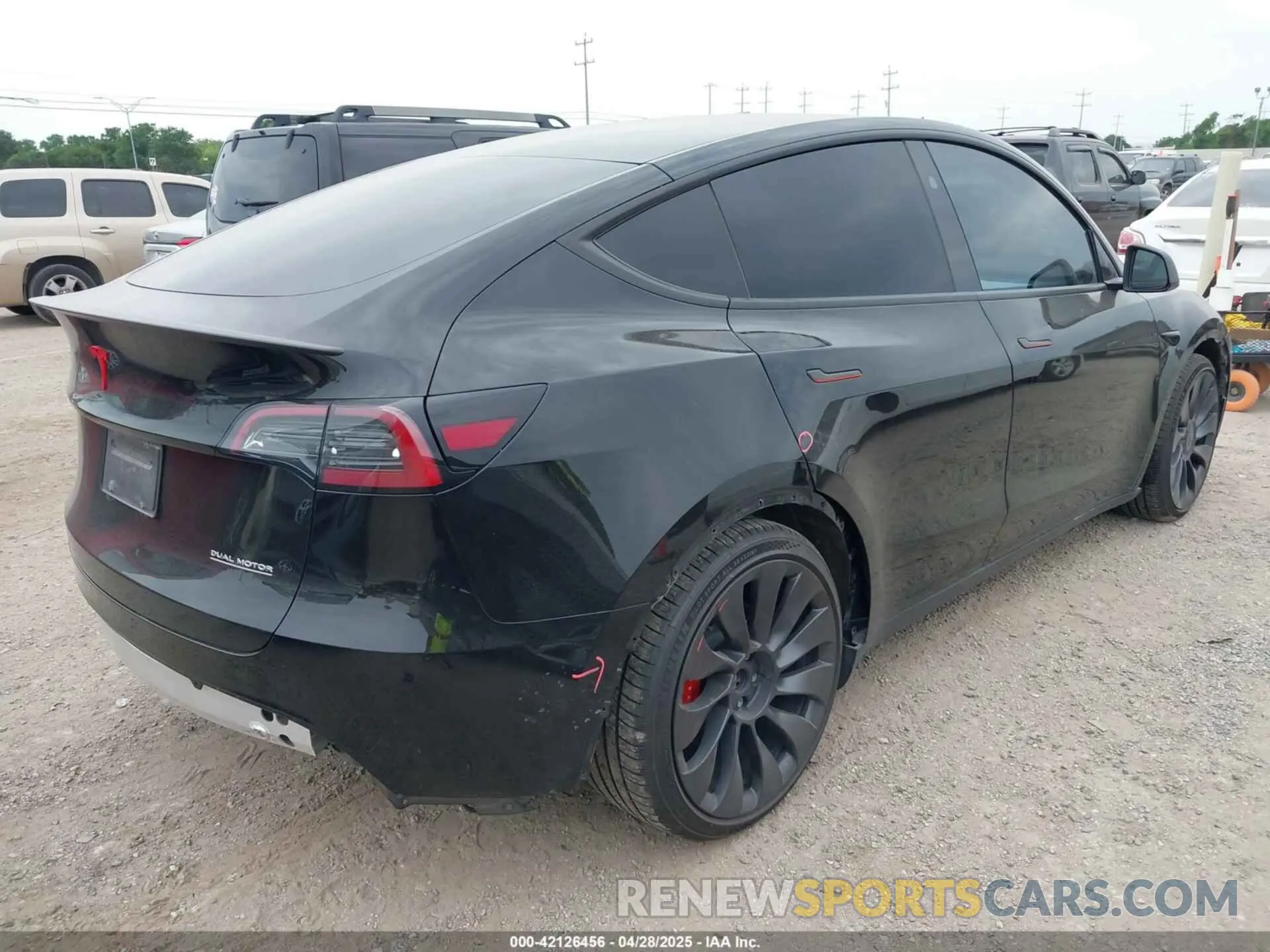 4 fotografías del automóvil dañado 7SAYGDEF7RA267752 TESLA MODEL Y 2024