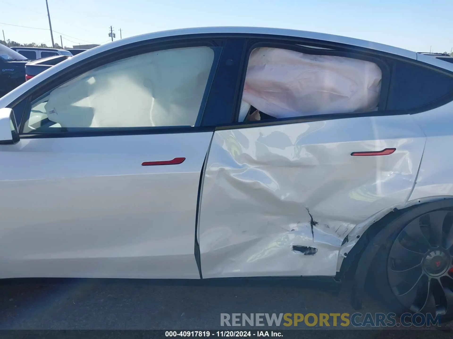 13 fotografías del automóvil dañado 7SAYGDEF7RA335483 TESLA MODEL Y 2024