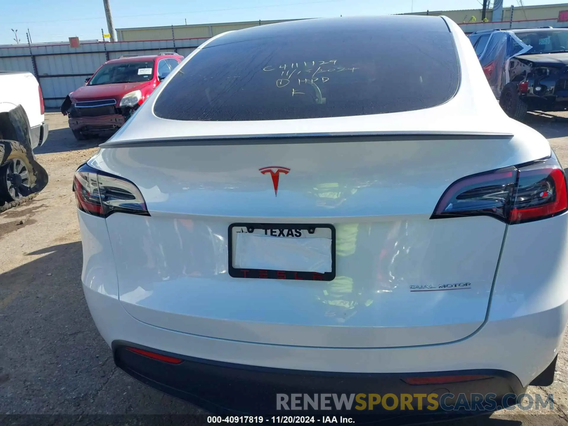 15 fotografías del automóvil dañado 7SAYGDEF7RA335483 TESLA MODEL Y 2024