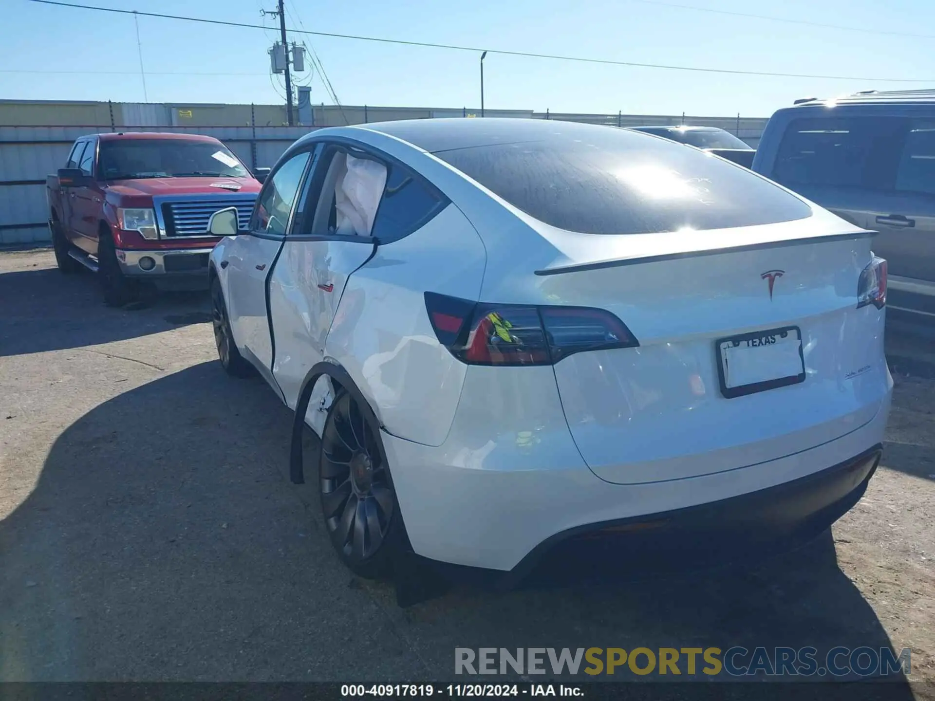 3 fotografías del automóvil dañado 7SAYGDEF7RA335483 TESLA MODEL Y 2024