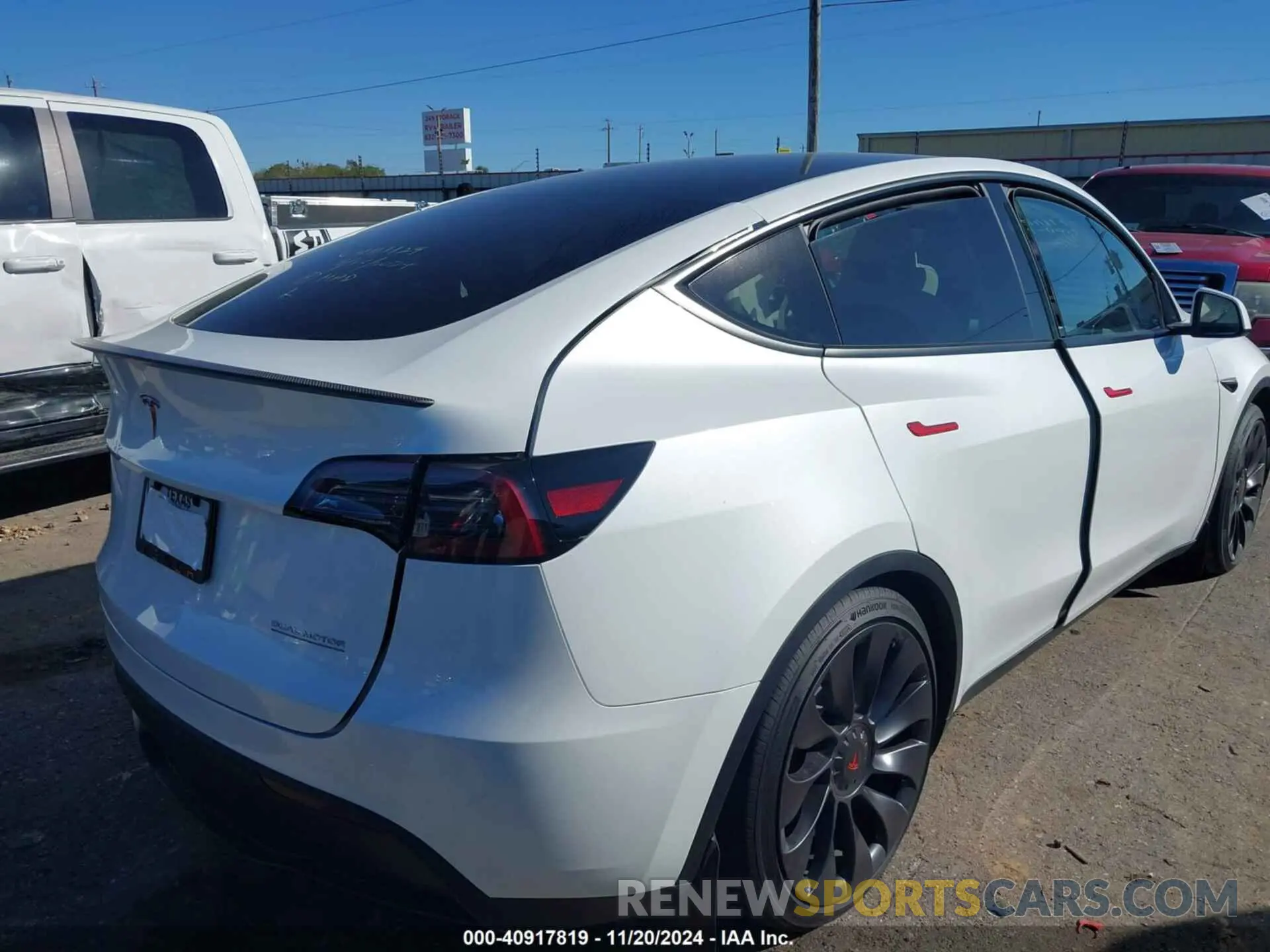 4 fotografías del automóvil dañado 7SAYGDEF7RA335483 TESLA MODEL Y 2024