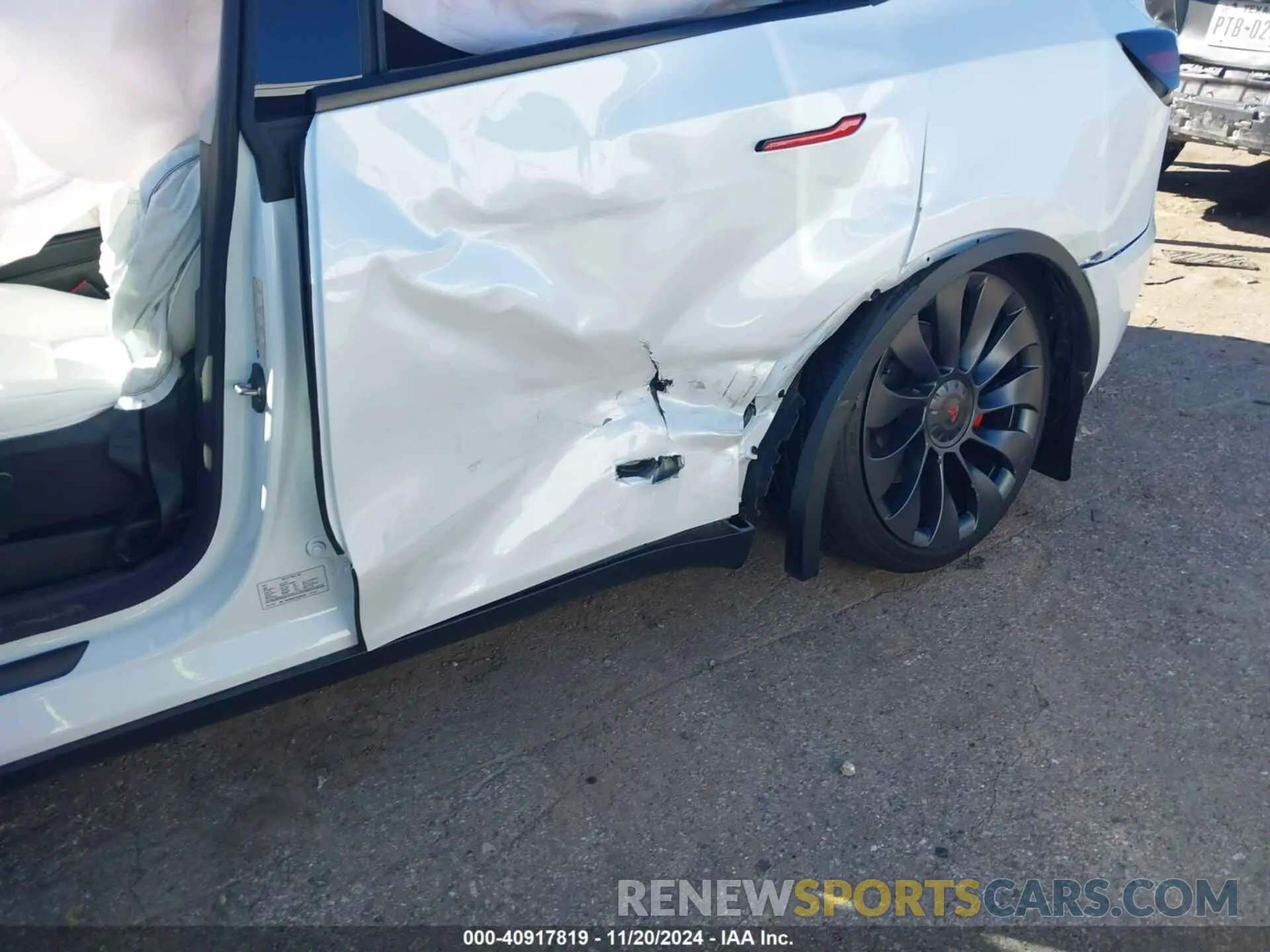 6 fotografías del automóvil dañado 7SAYGDEF7RA335483 TESLA MODEL Y 2024