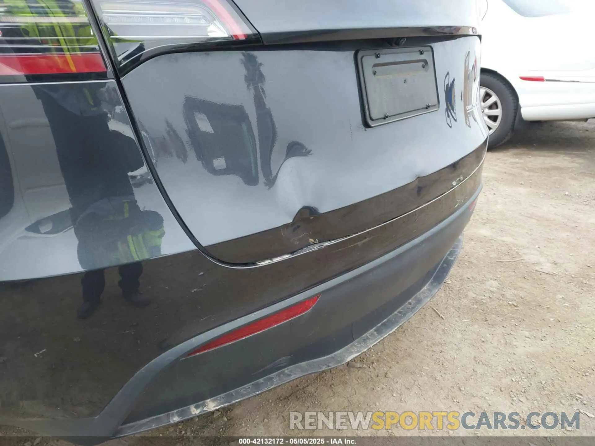 19 fotografías del automóvil dañado 7SAYGDEF7RF053265 TESLA MODEL Y 2024