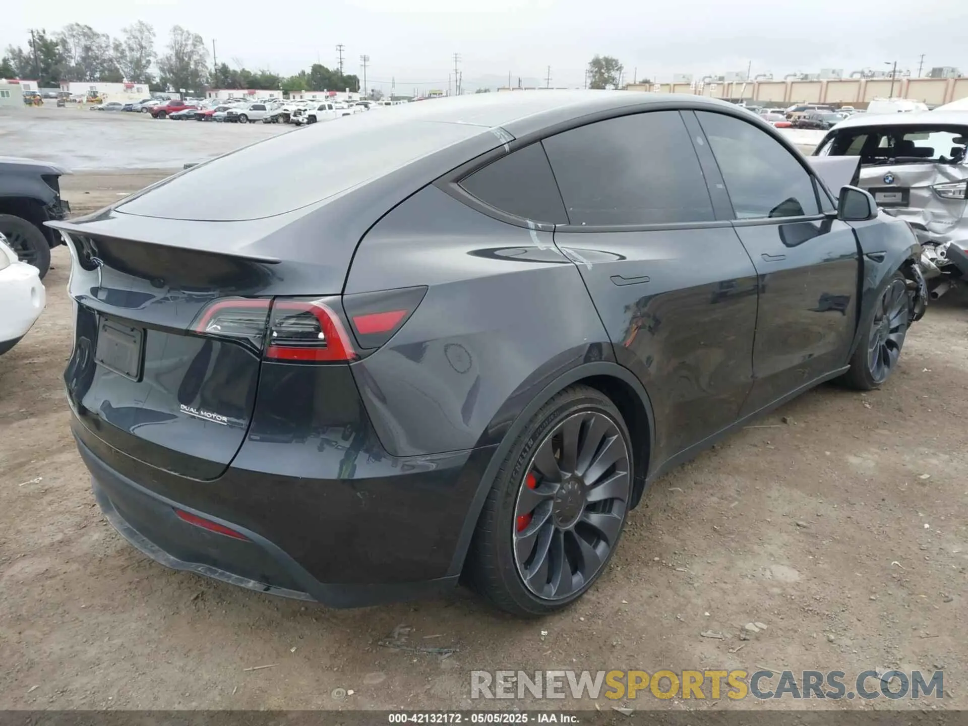 4 fotografías del automóvil dañado 7SAYGDEF7RF053265 TESLA MODEL Y 2024