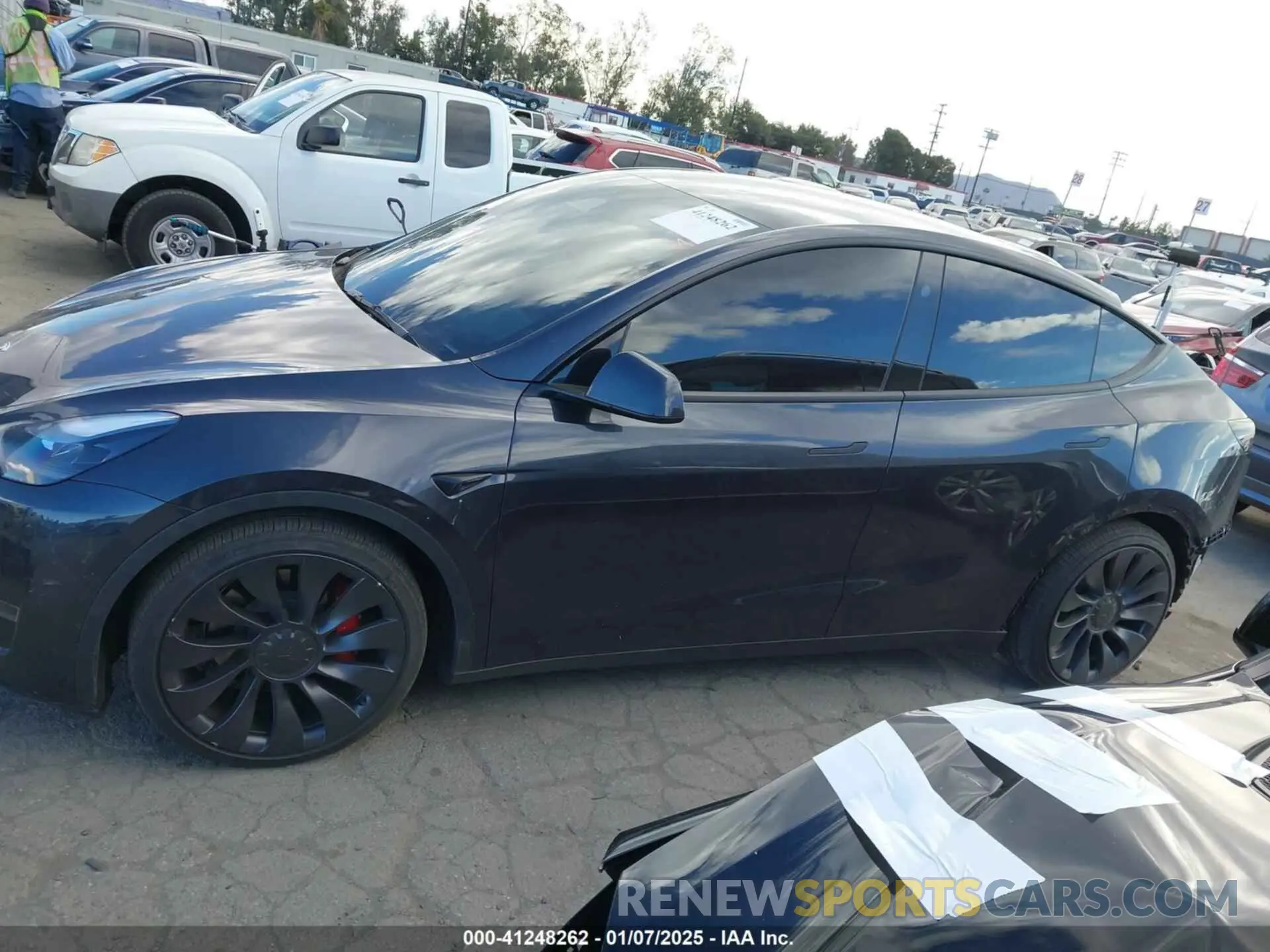 15 fotografías del automóvil dañado 7SAYGDEF7RF178430 TESLA MODEL Y 2024