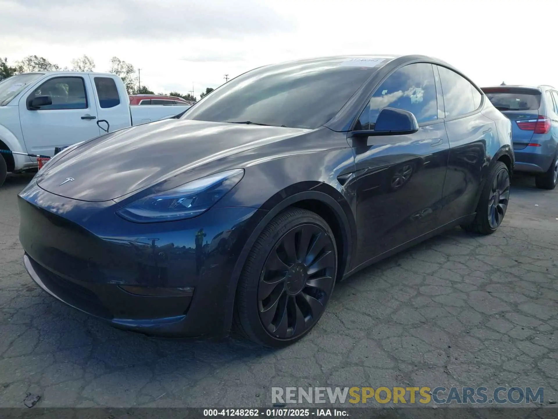 2 fotografías del automóvil dañado 7SAYGDEF7RF178430 TESLA MODEL Y 2024