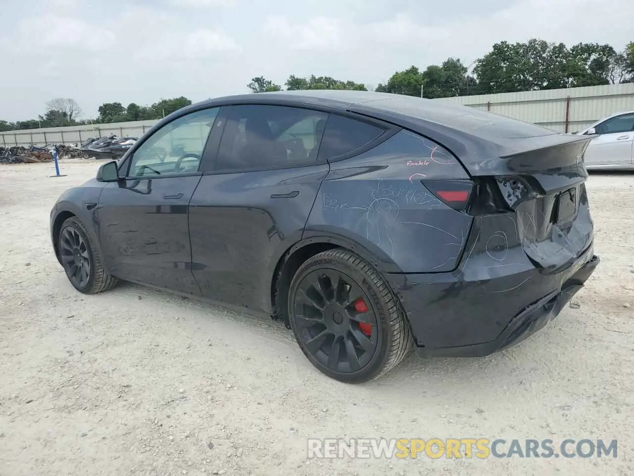 2 fotografías del automóvil dañado 7SAYGDEF8RF037091 TESLA MODEL Y 2024
