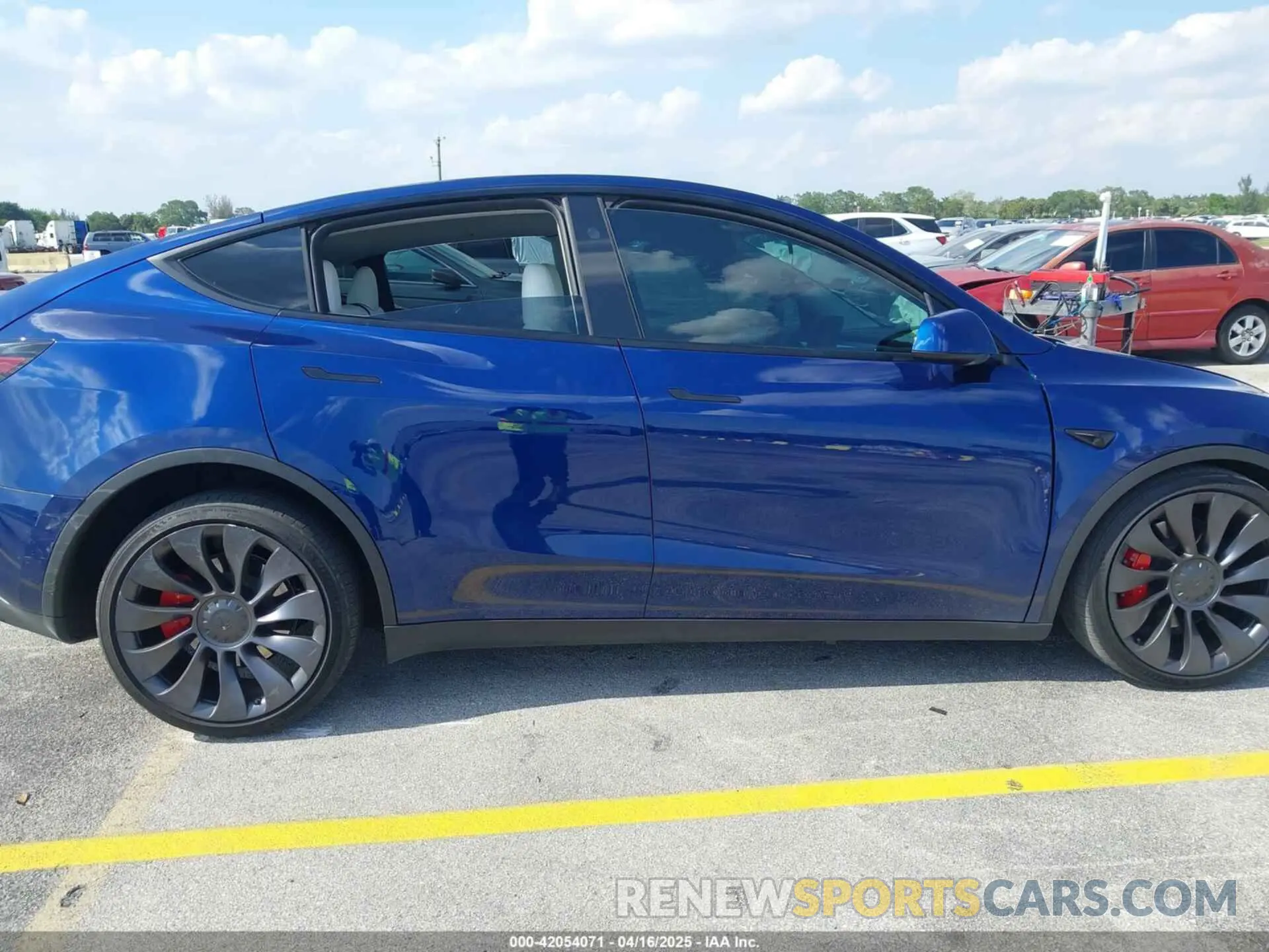 12 fotografías del automóvil dañado 7SAYGDEF9RA267204 TESLA MODEL Y 2024