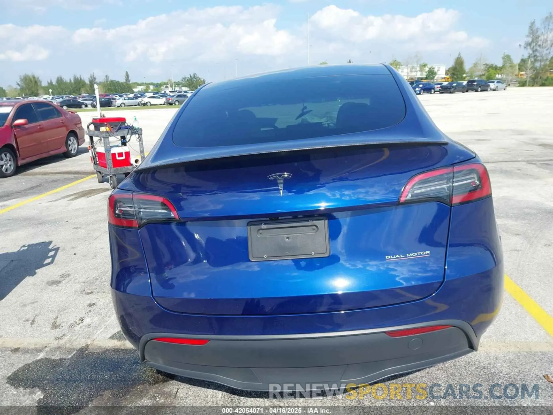 15 fotografías del automóvil dañado 7SAYGDEF9RA267204 TESLA MODEL Y 2024
