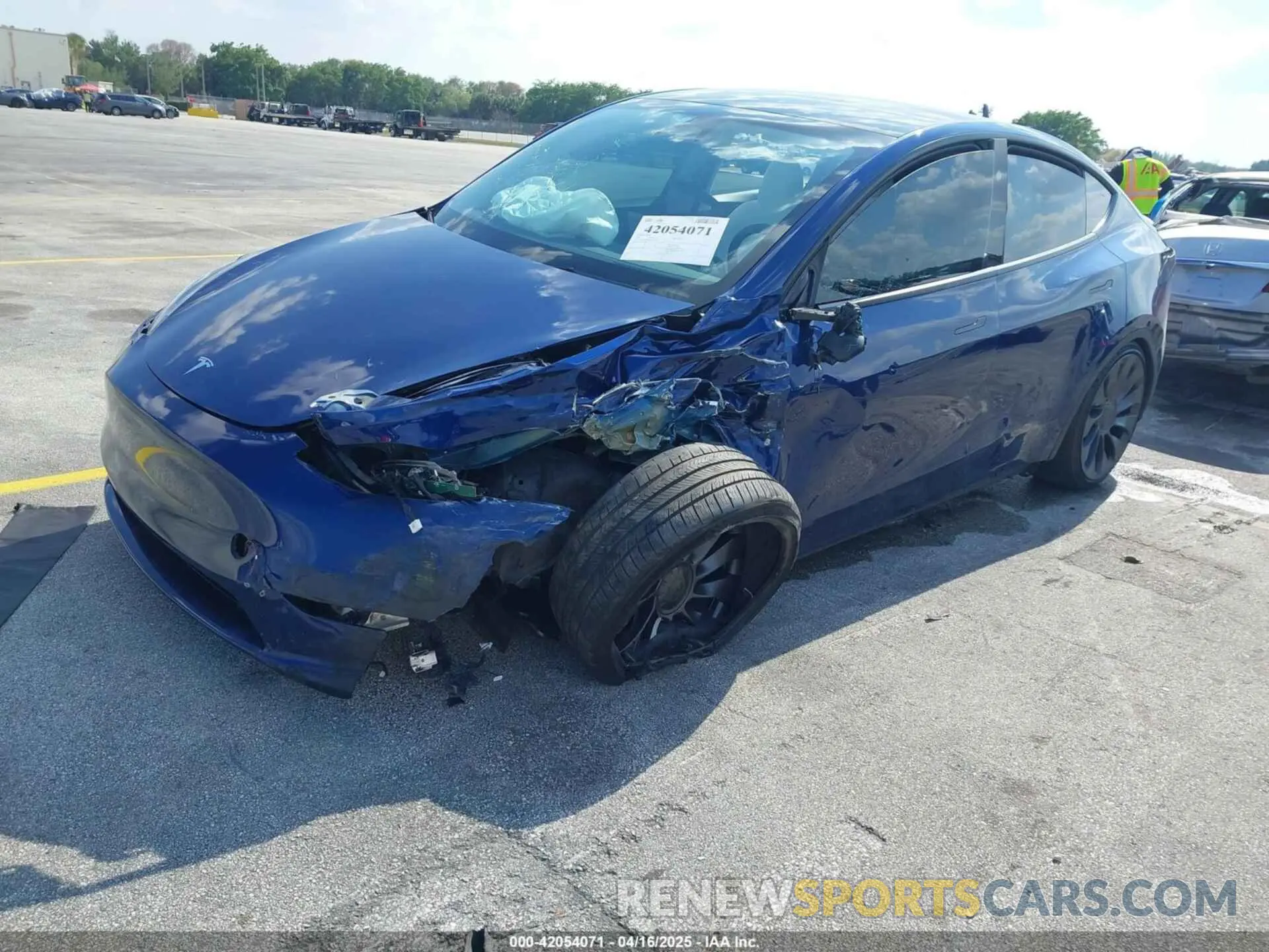 2 fotografías del automóvil dañado 7SAYGDEF9RA267204 TESLA MODEL Y 2024