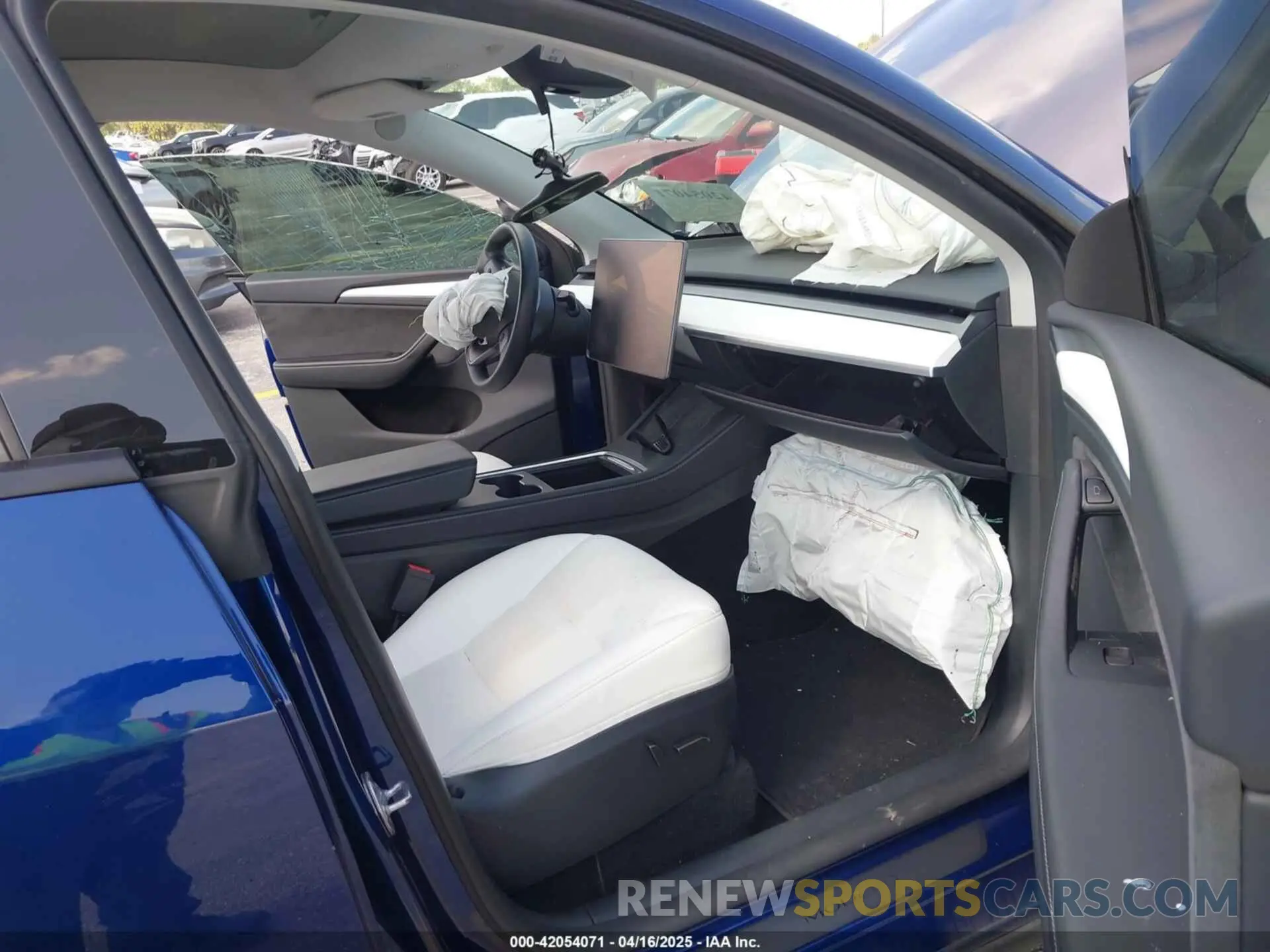 5 fotografías del automóvil dañado 7SAYGDEF9RA267204 TESLA MODEL Y 2024