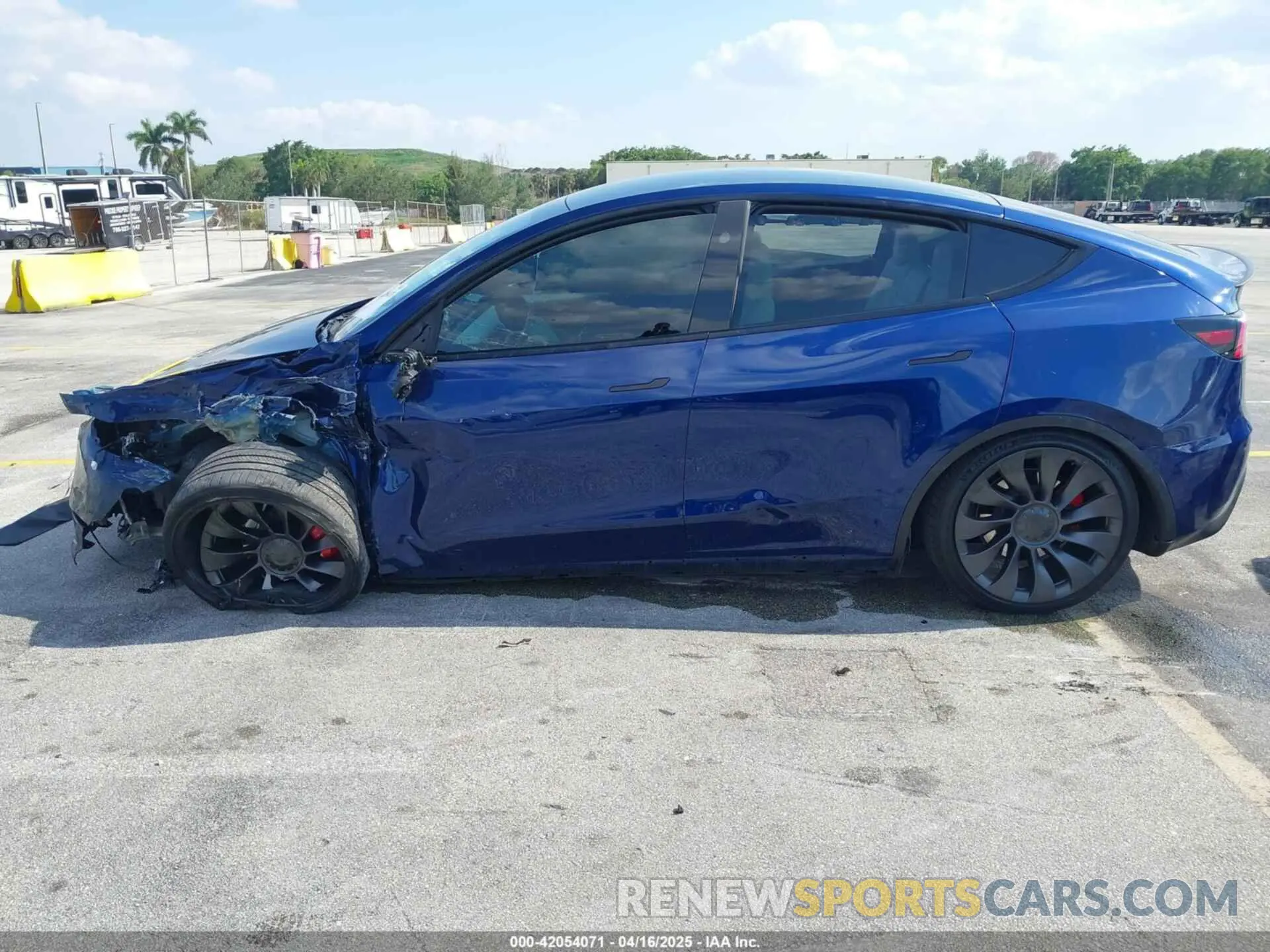 6 fotografías del automóvil dañado 7SAYGDEF9RA267204 TESLA MODEL Y 2024