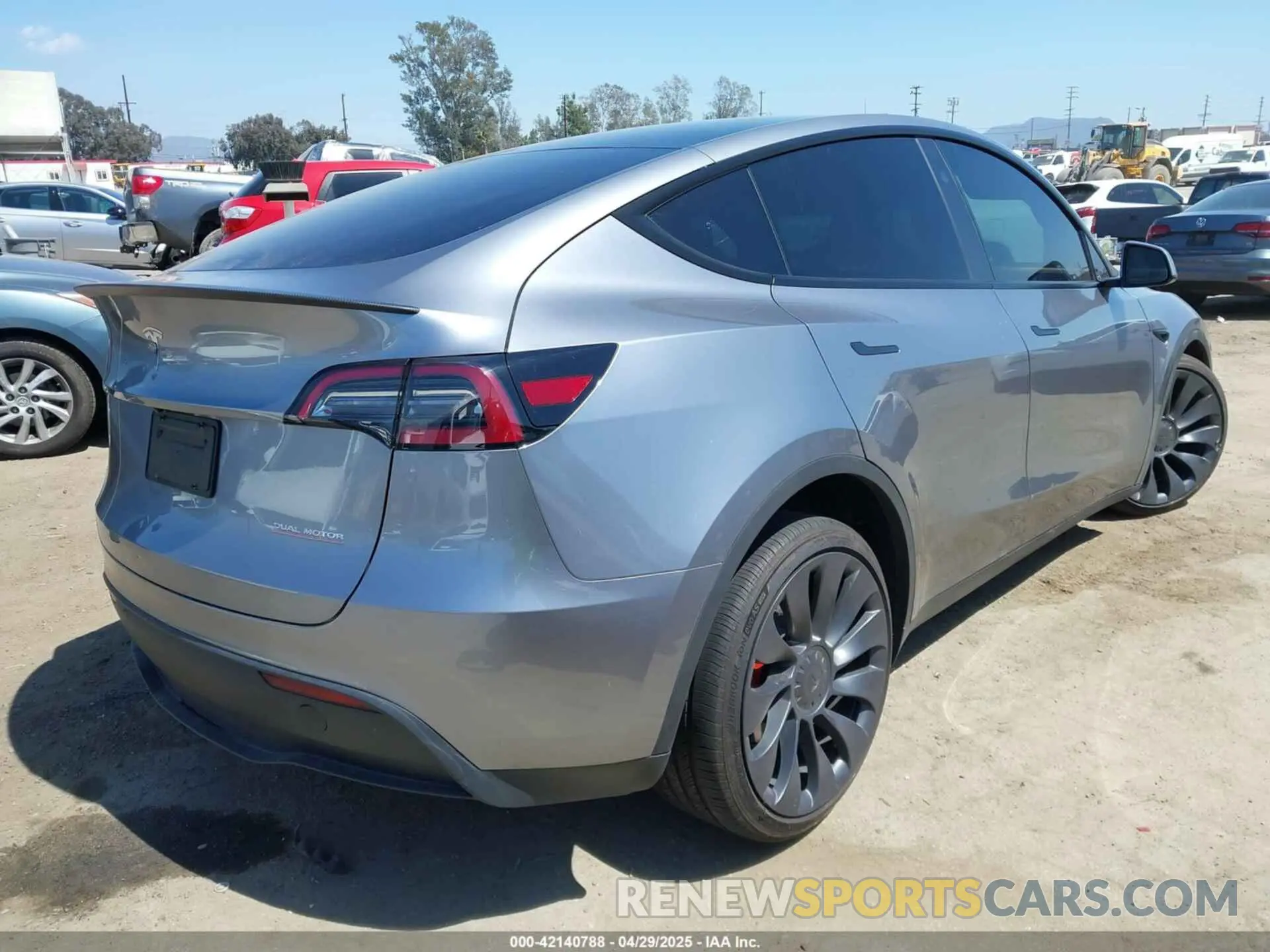 4 fotografías del automóvil dañado 7SAYGDEF9RA299036 TESLA MODEL Y 2024