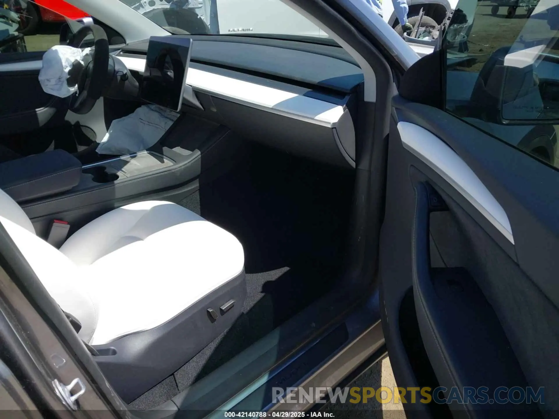 5 fotografías del automóvil dañado 7SAYGDEF9RA299036 TESLA MODEL Y 2024