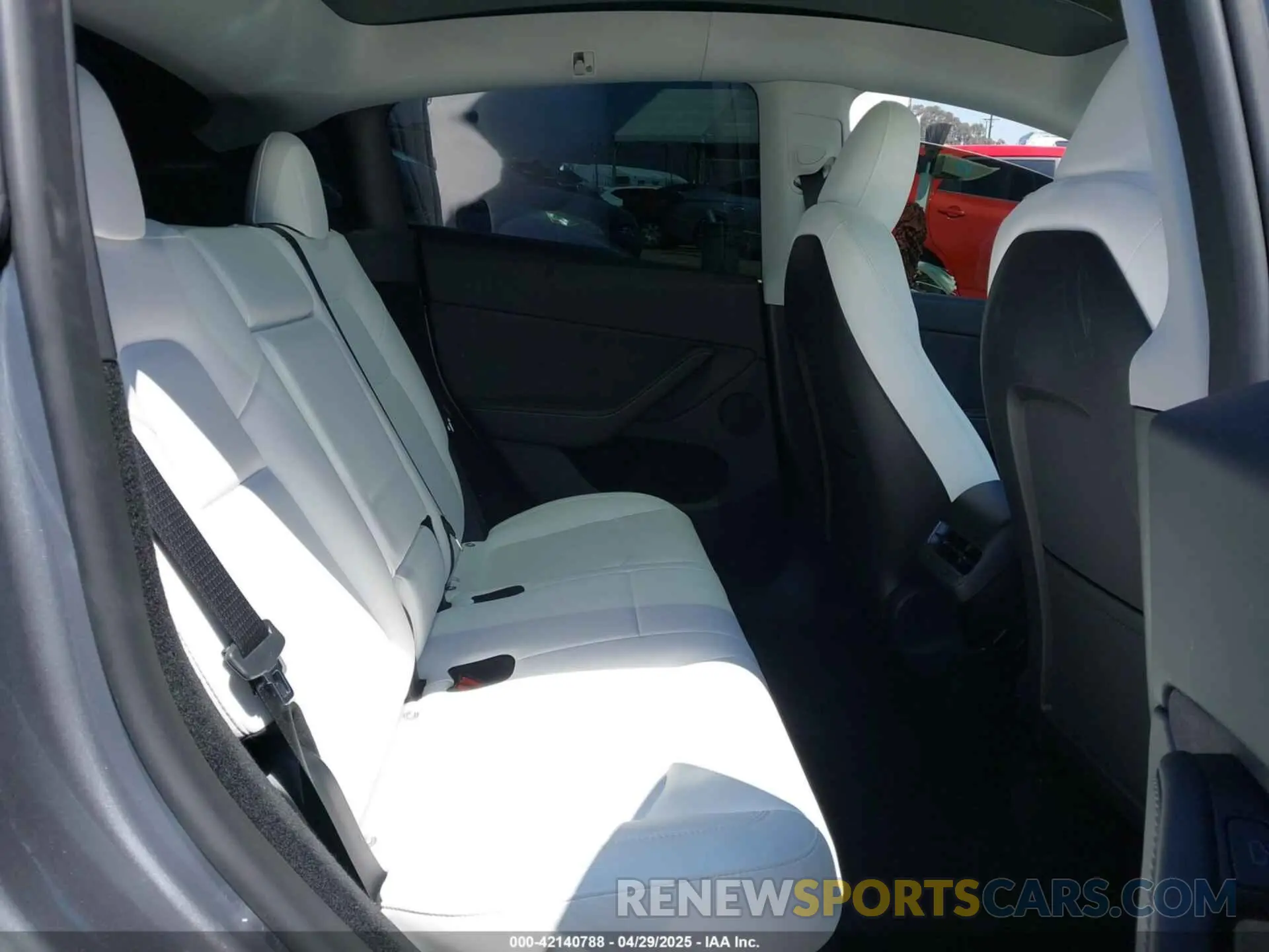 8 fotografías del automóvil dañado 7SAYGDEF9RA299036 TESLA MODEL Y 2024