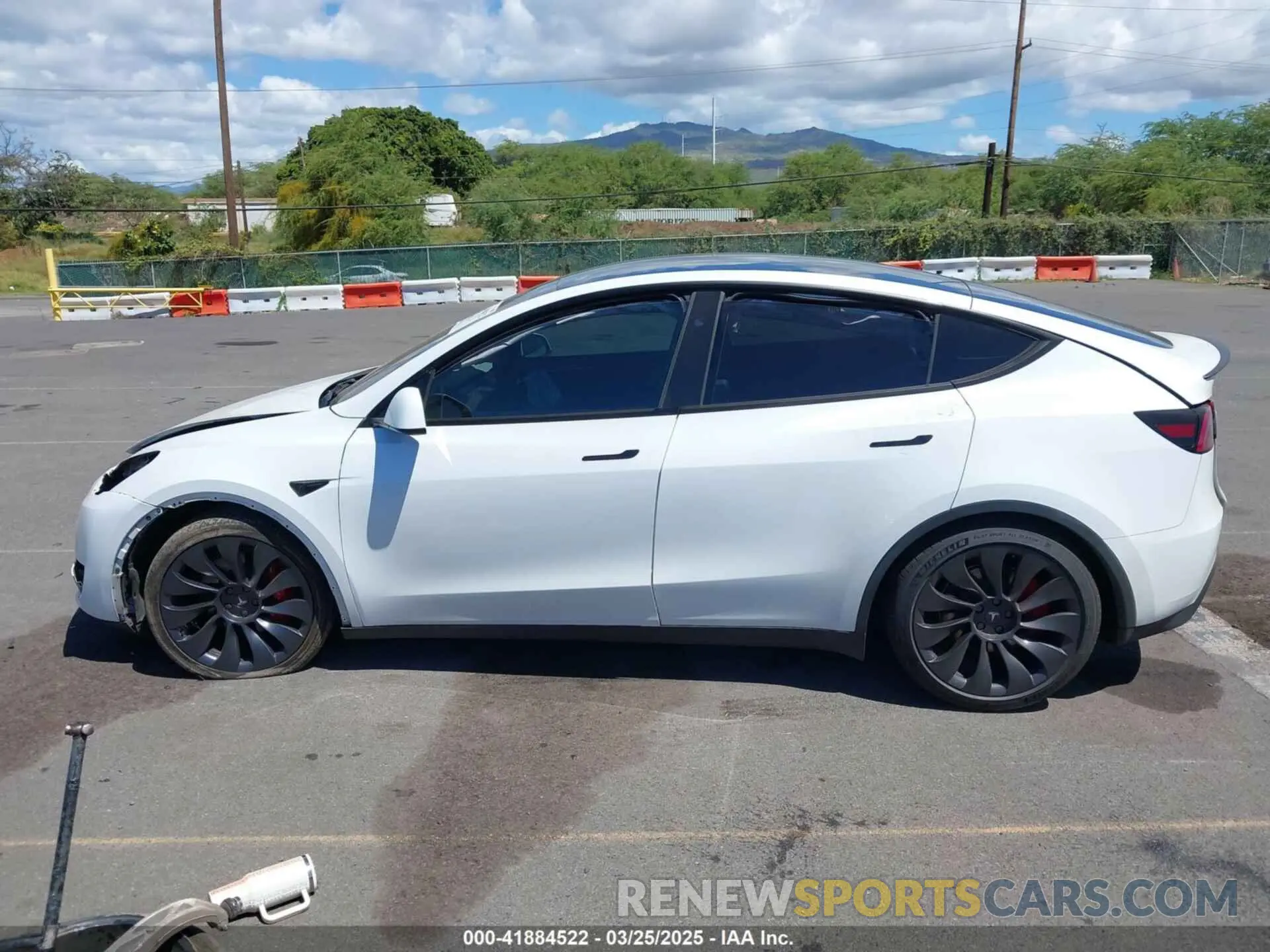 14 fotografías del automóvil dañado 7SAYGDEF9RF062033 TESLA MODEL Y 2024