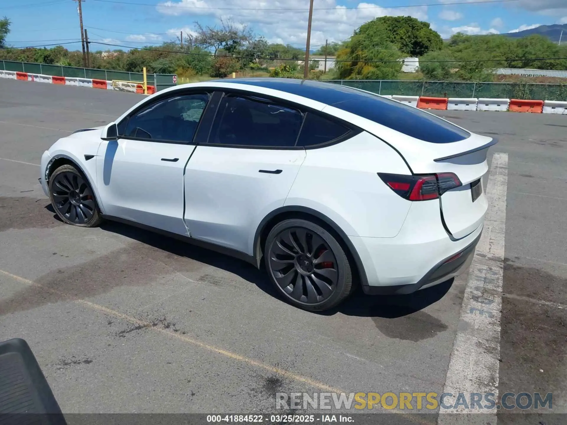 3 fotografías del automóvil dañado 7SAYGDEF9RF062033 TESLA MODEL Y 2024