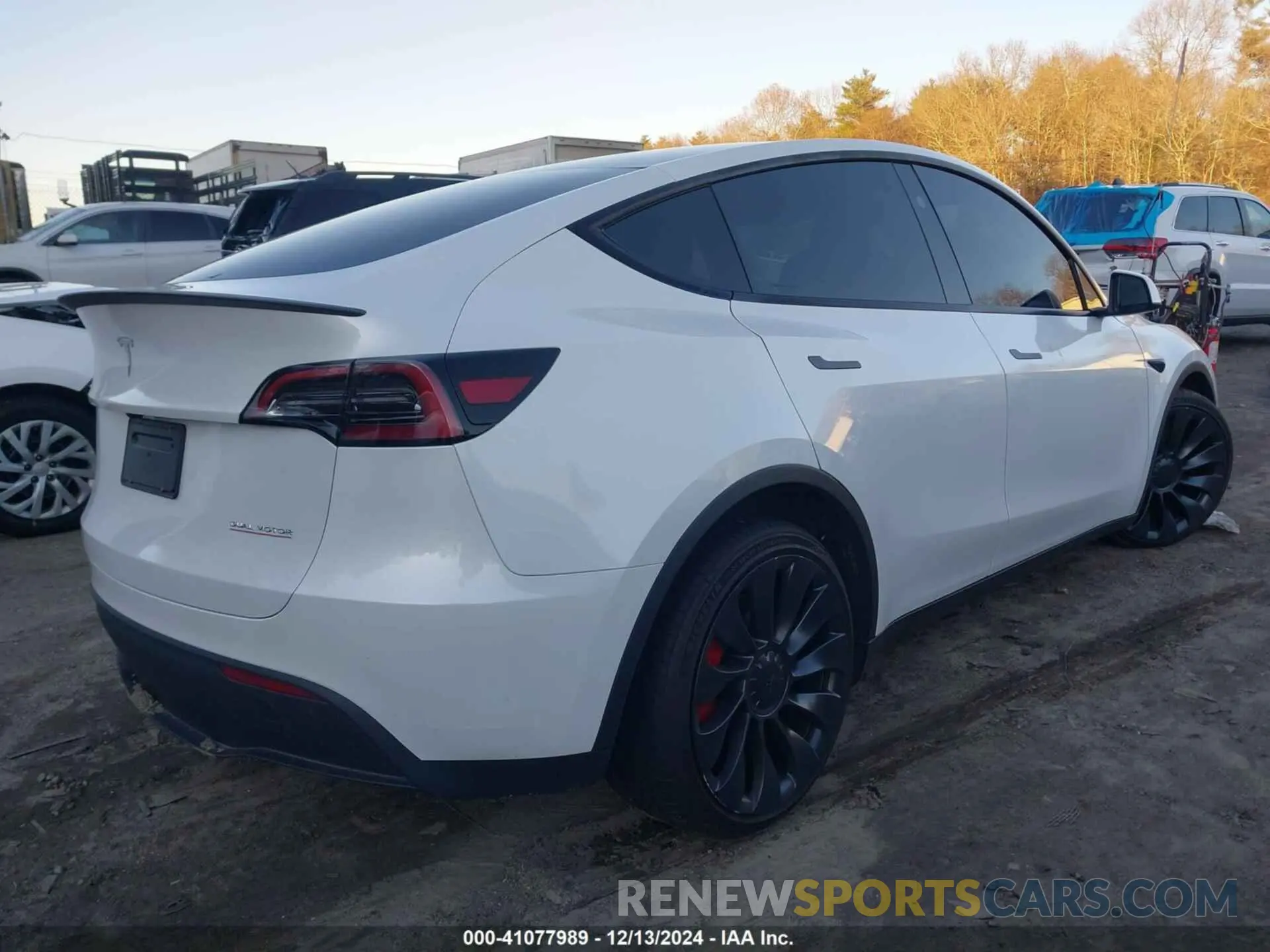 4 fotografías del automóvil dañado 7SAYGDEFXRA263808 TESLA MODEL Y 2024