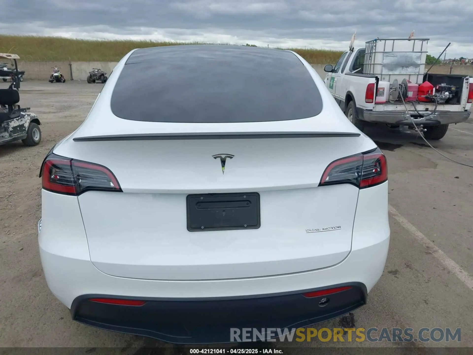 15 fotografías del automóvil dañado 7SAYGDEFXRF170662 TESLA MODEL Y 2024