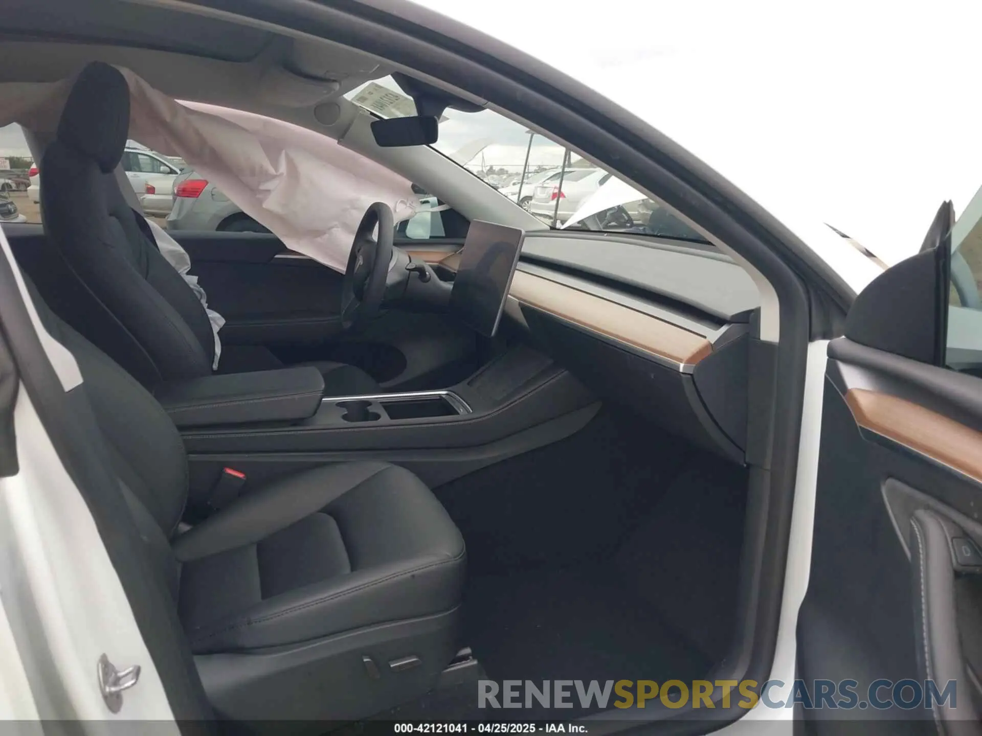 5 fotografías del automóvil dañado 7SAYGDEFXRF170662 TESLA MODEL Y 2024