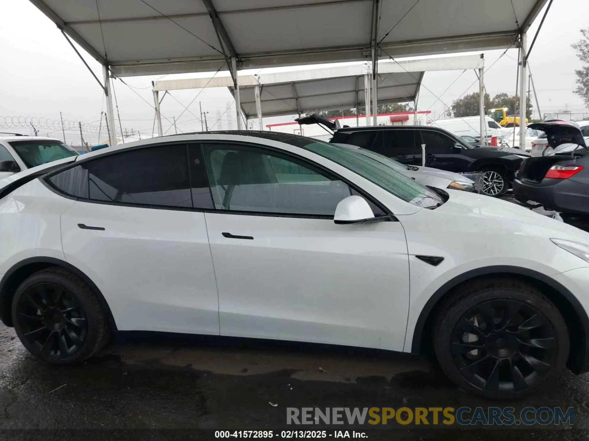 13 fotografías del automóvil dañado 7SAYGAEE0SF266764 TESLA MODEL Y 2025