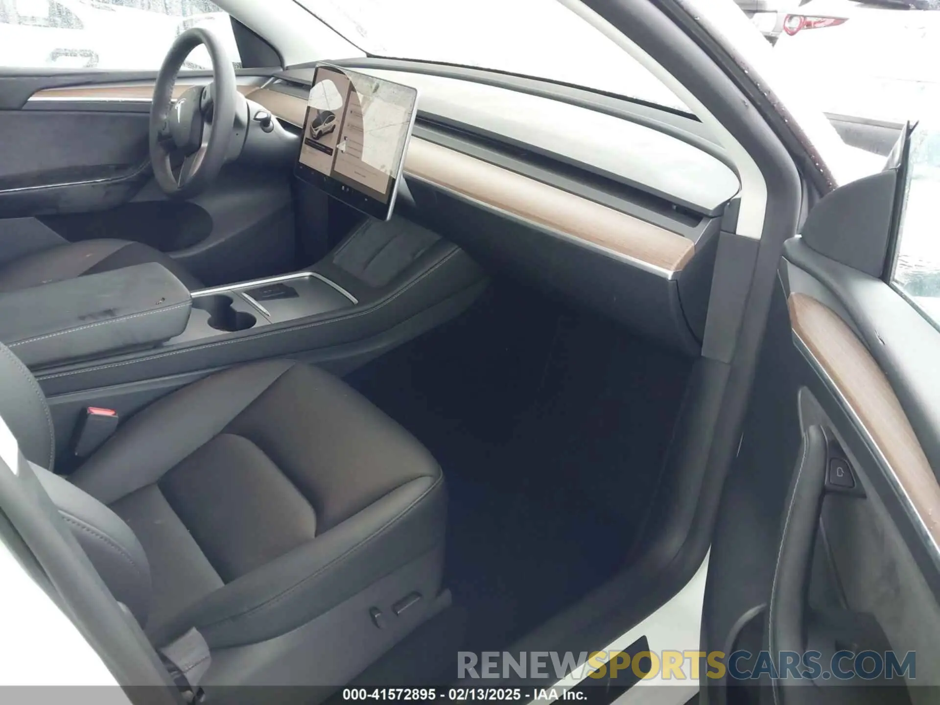 5 fotografías del automóvil dañado 7SAYGAEE0SF266764 TESLA MODEL Y 2025
