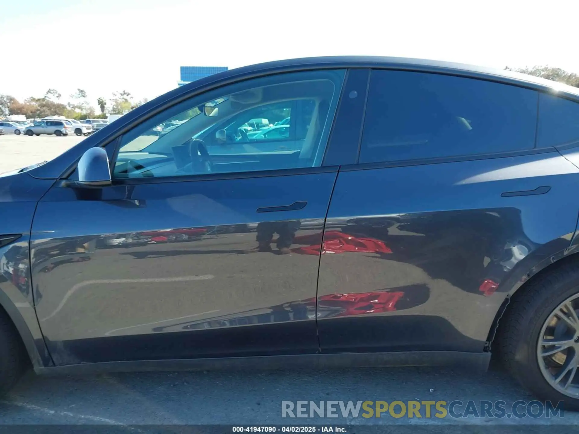 14 fotografías del automóvil dañado 7SAYGAEE1SF262383 TESLA MODEL Y 2025